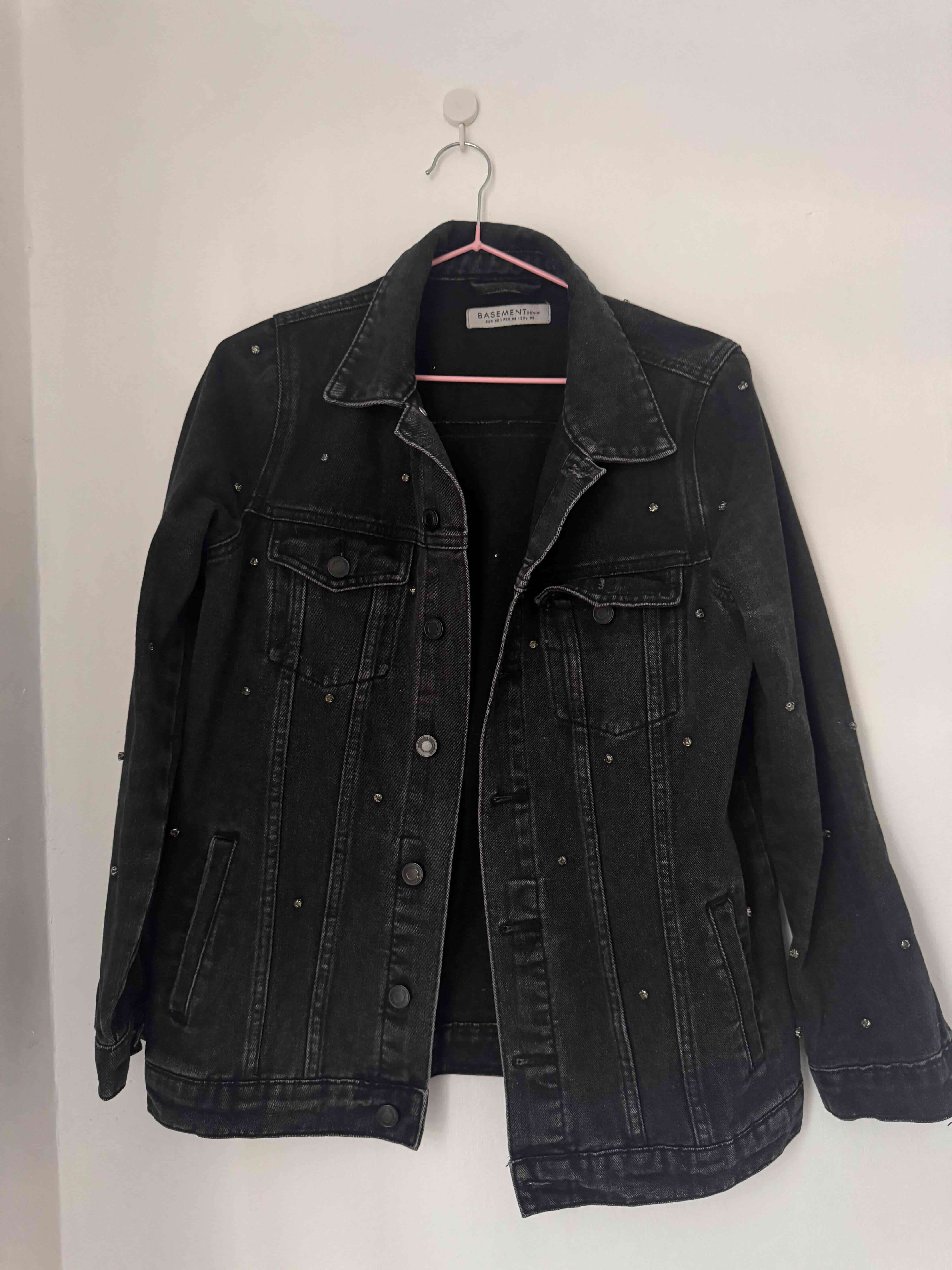 Chaqueta negra con brillos