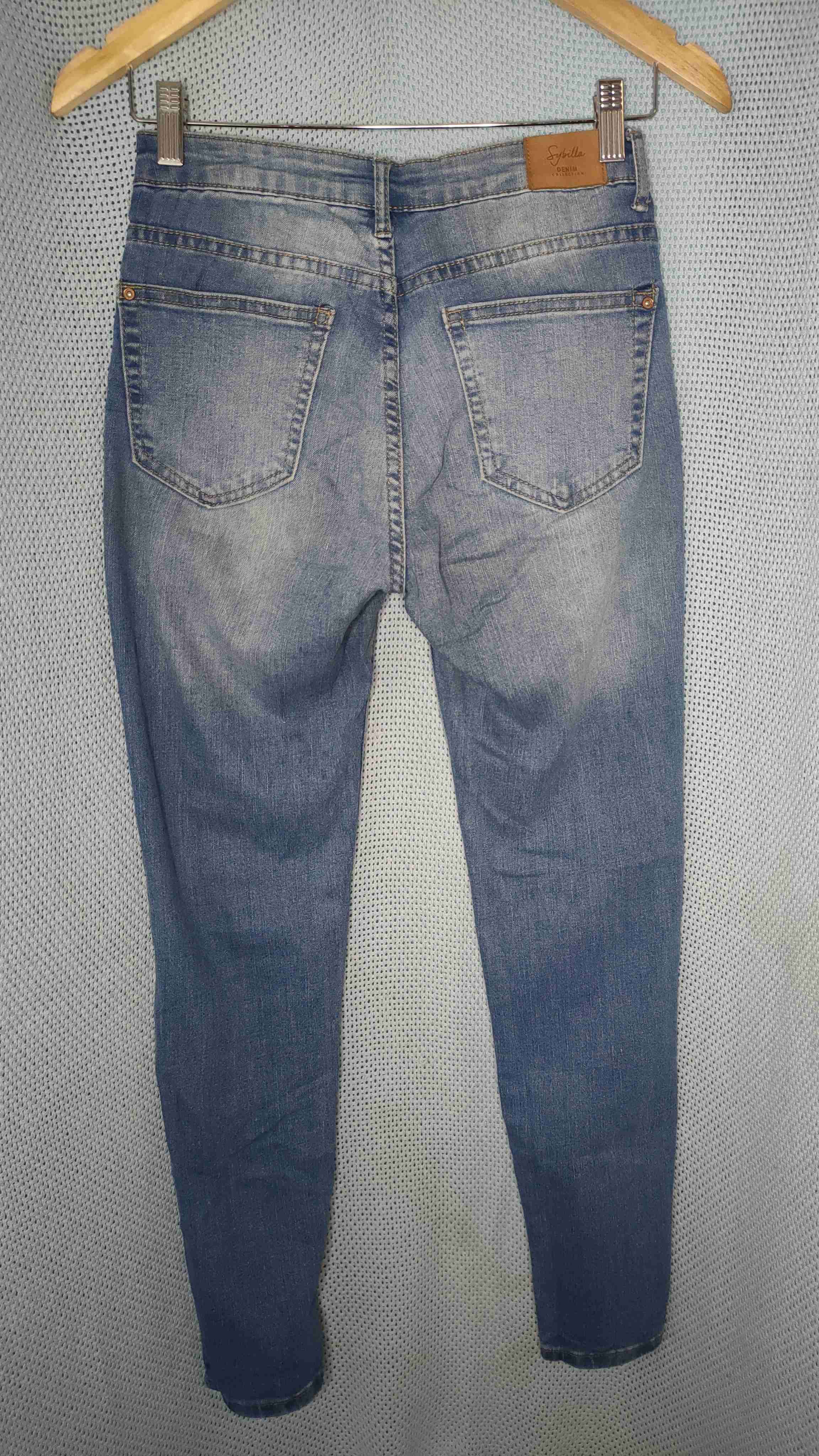 Jeans desgastados de mujer - miniatura 2