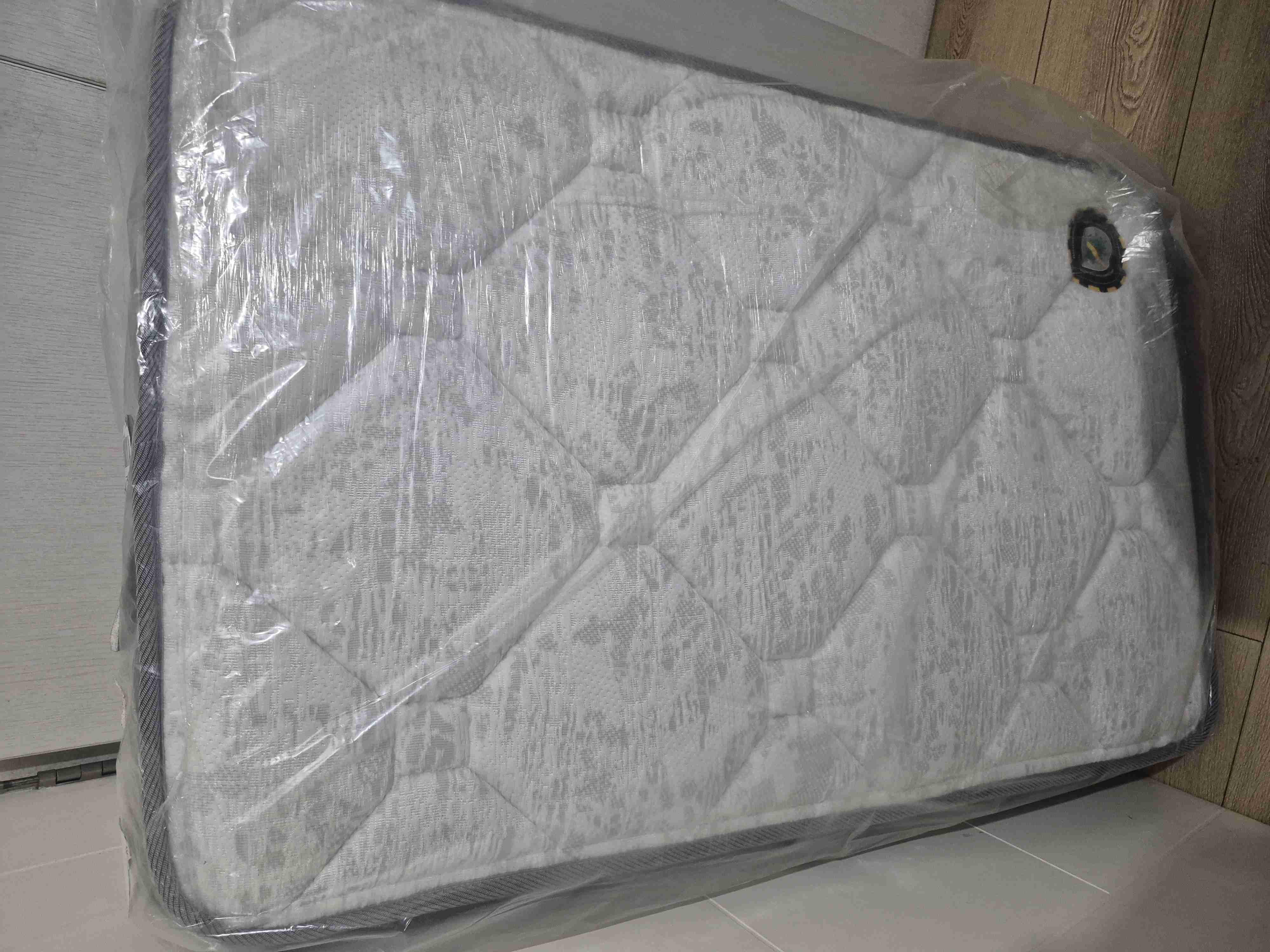 Colchón nuevo envuelto - miniatura 1