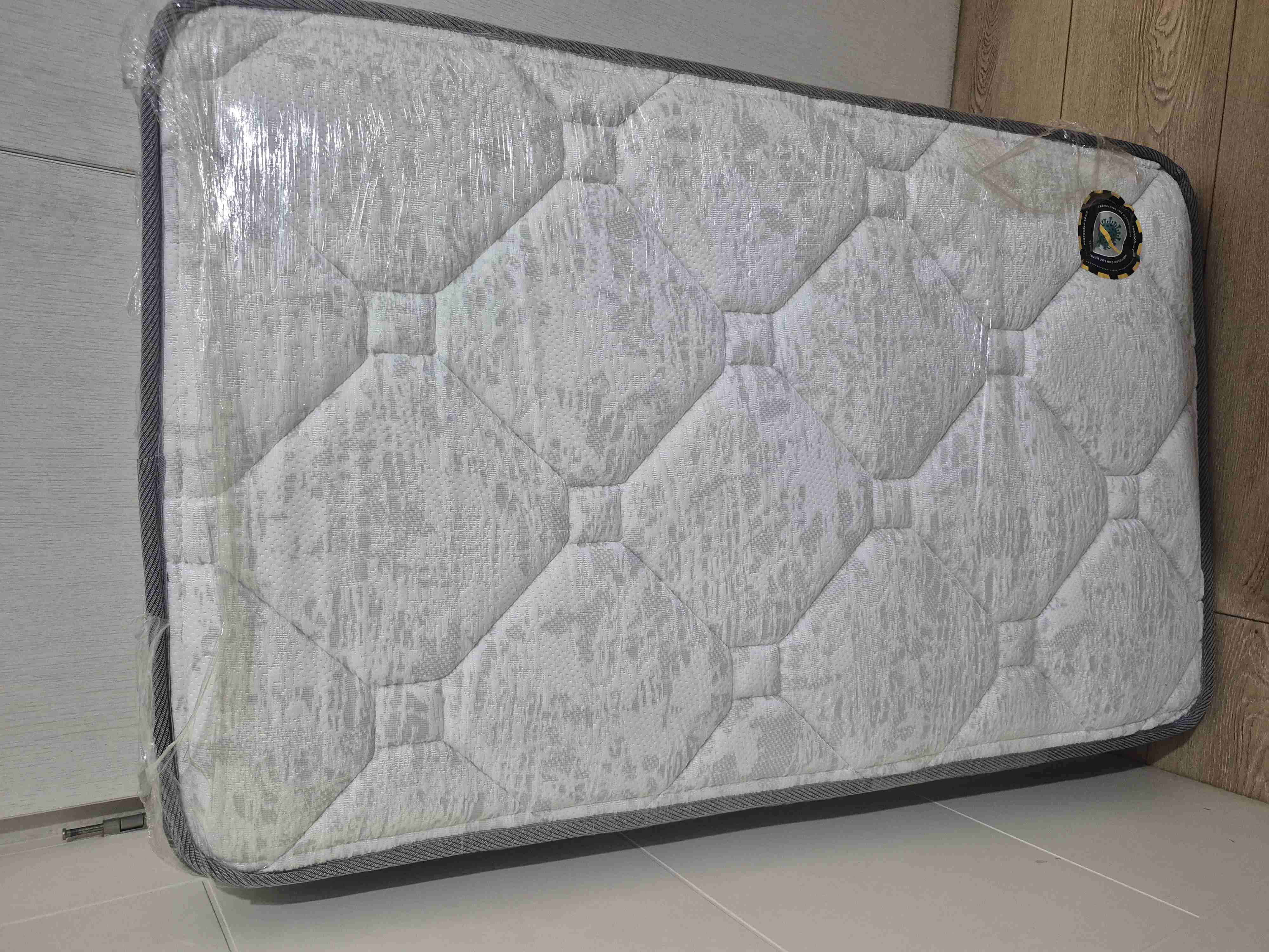 Colchón nuevo envuelto - miniatura 2