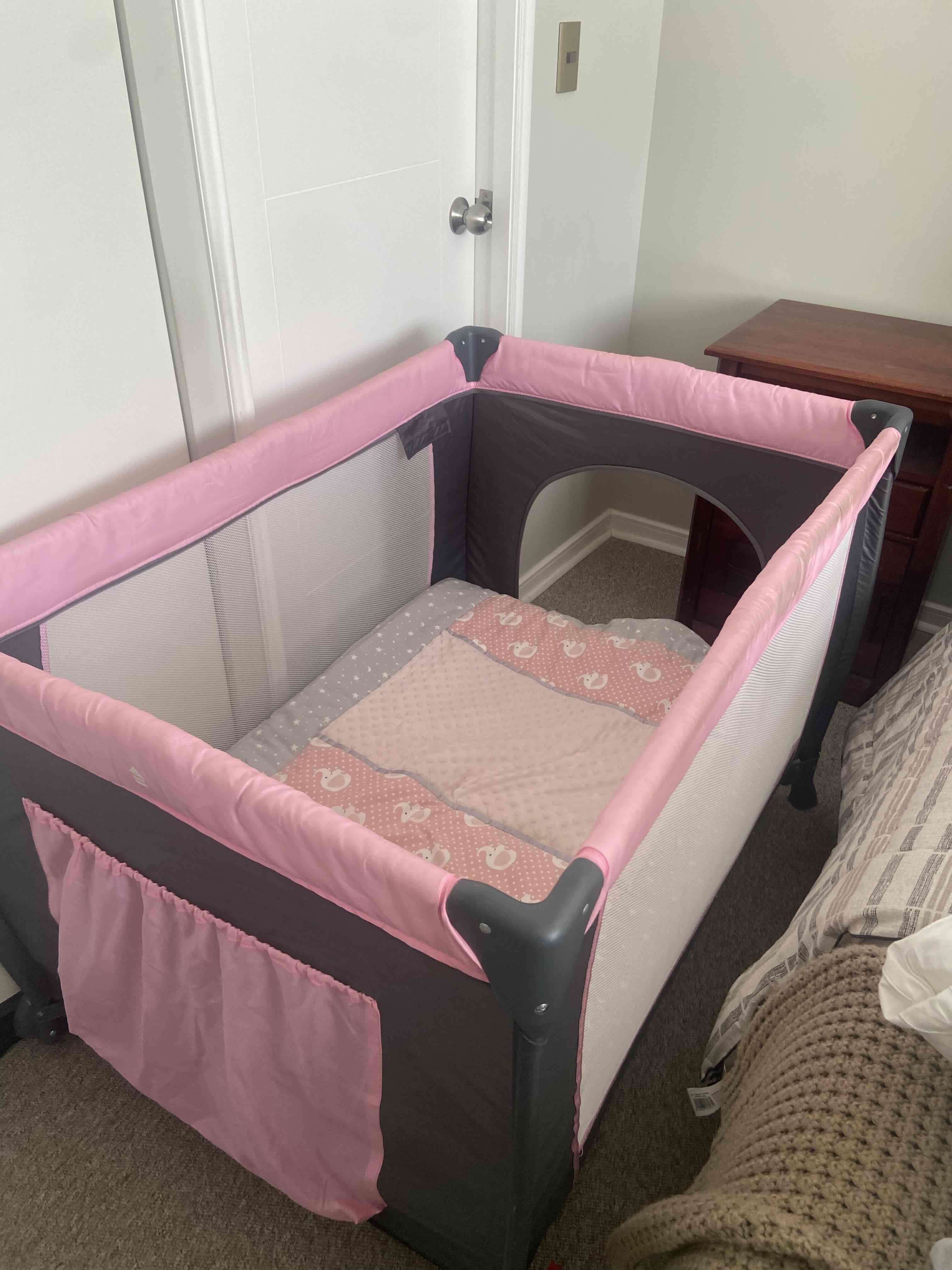 Cuna corral plegable rosa - miniatura 4