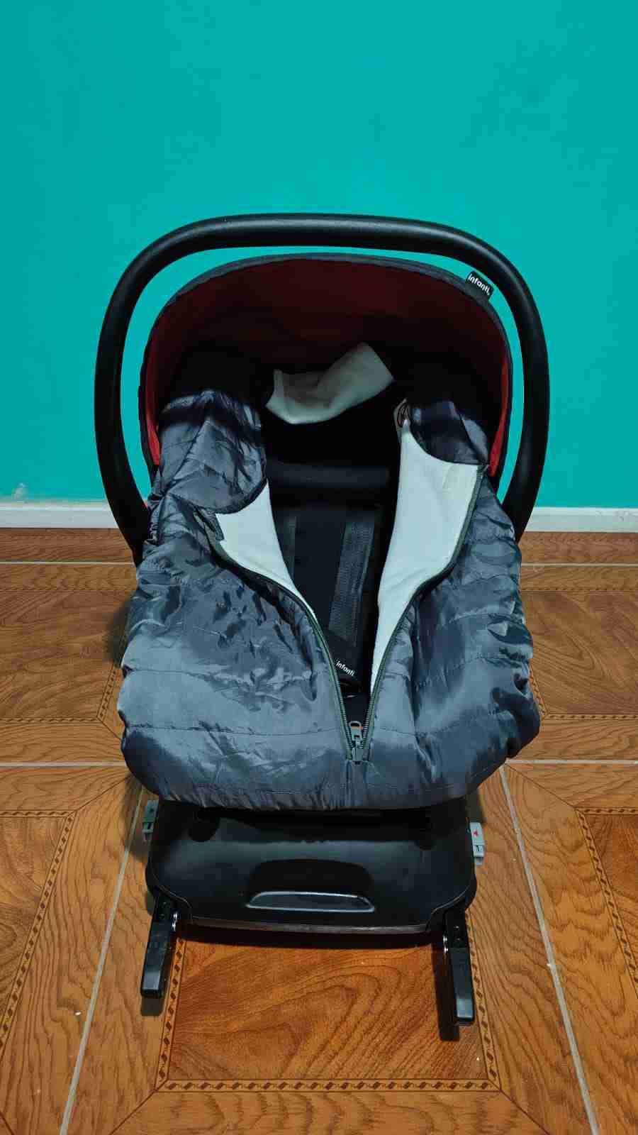 Silla de auto para bebé roja - miniatura 3