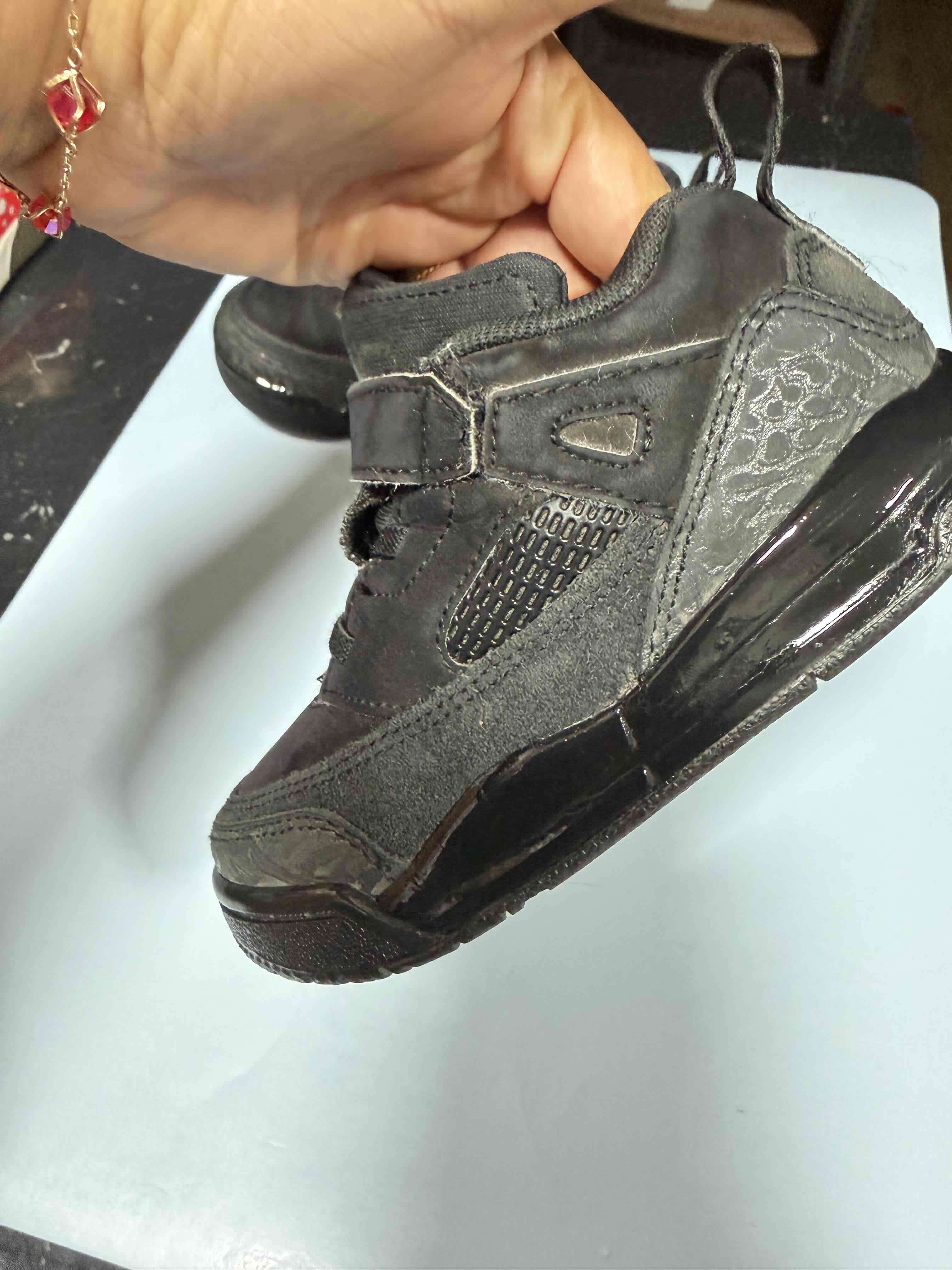 Zapatillas negras para niños - miniatura 2