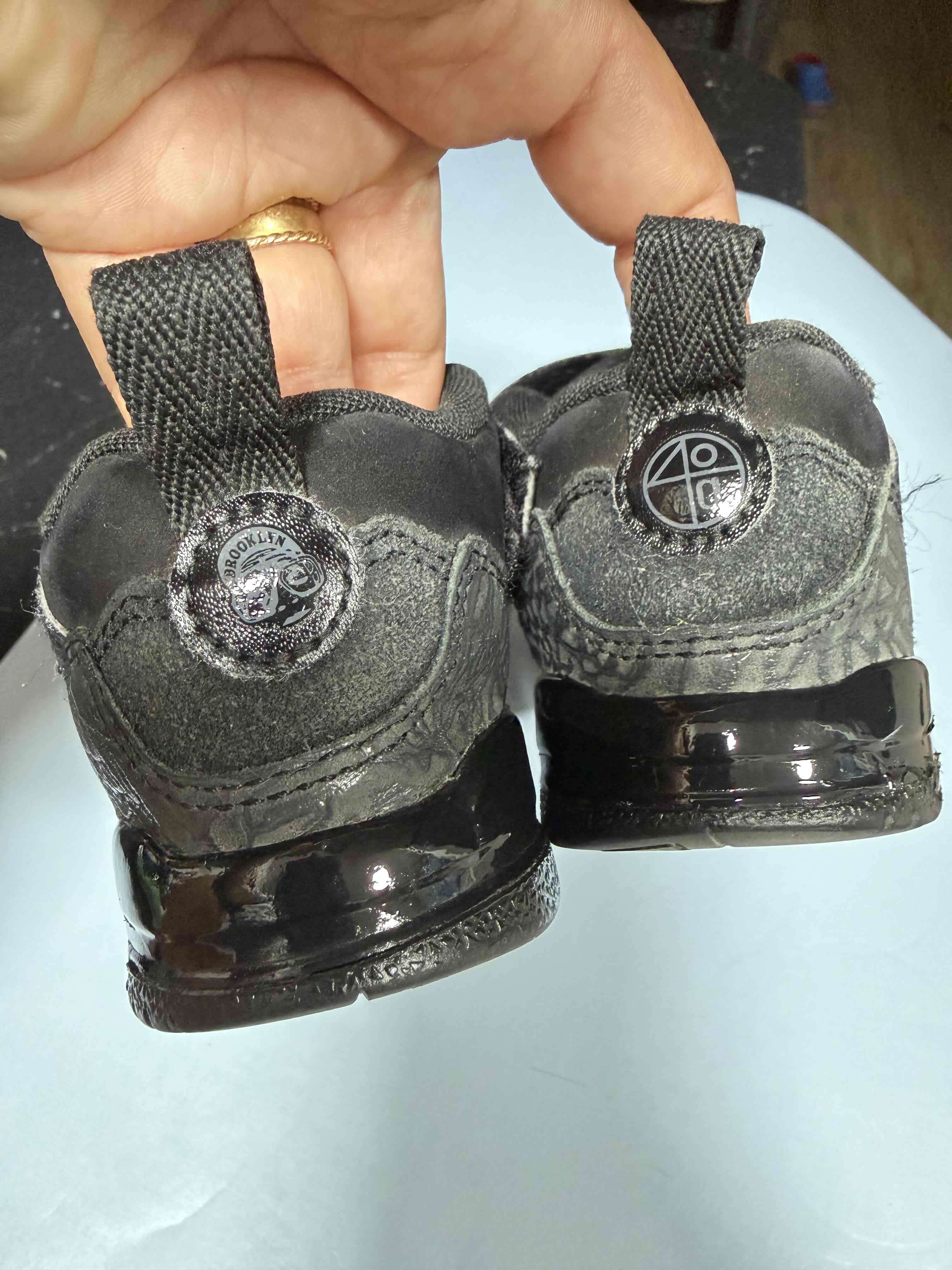 Zapatillas negras para niños - miniatura 3