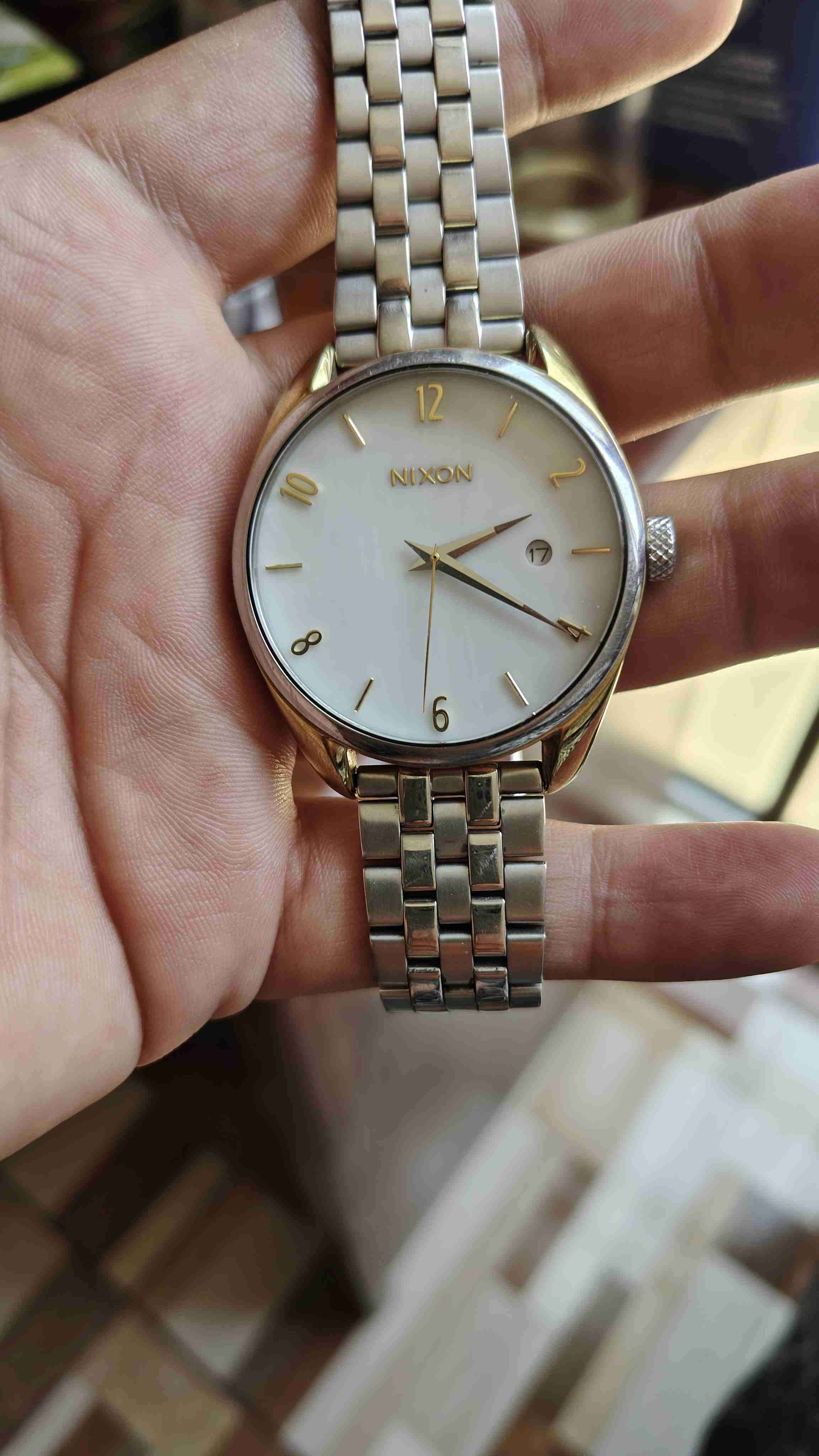 Reloj Nixon plateado minimalista - miniatura 1