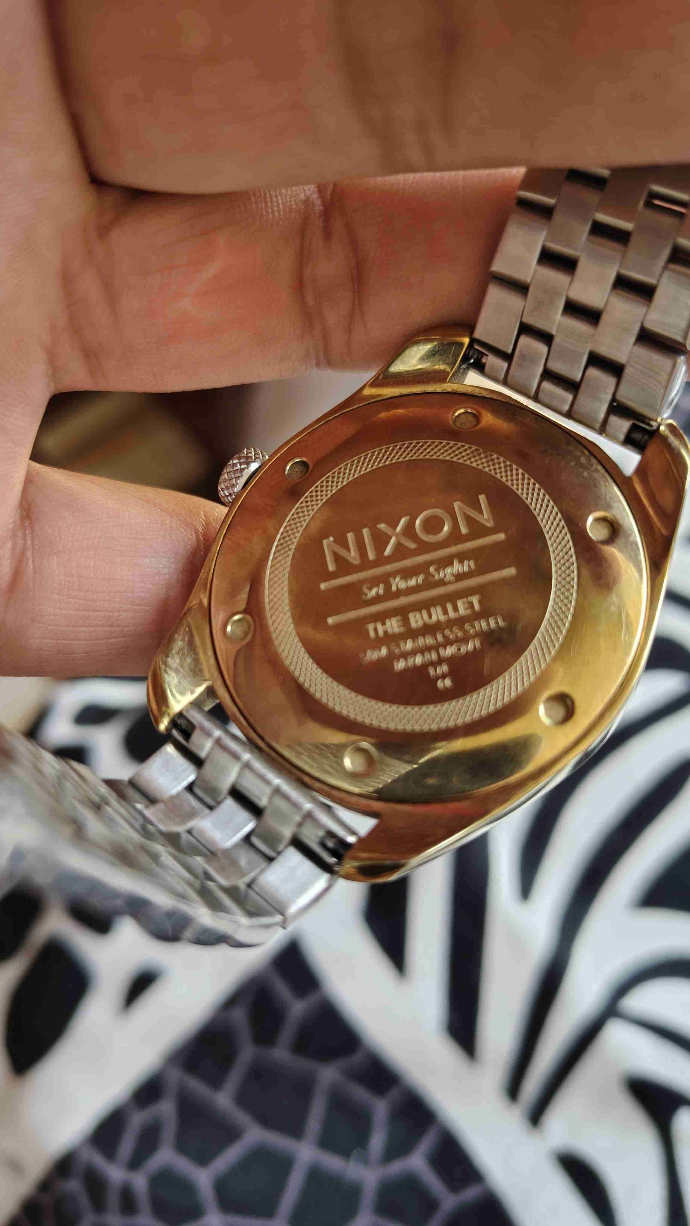 Reloj Nixon plateado minimalista - miniatura 2