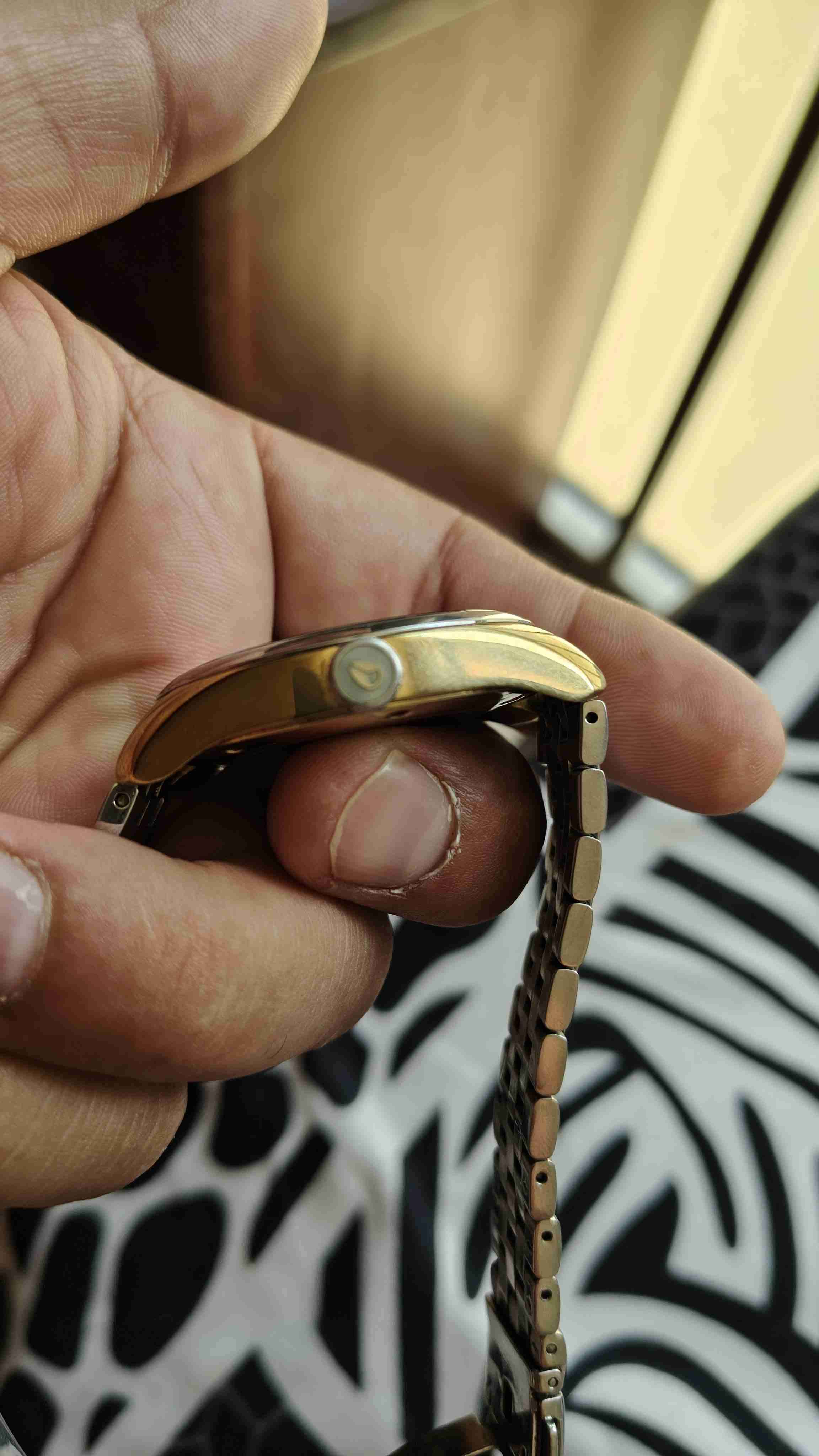 Reloj Nixon plateado minimalista - miniatura 3