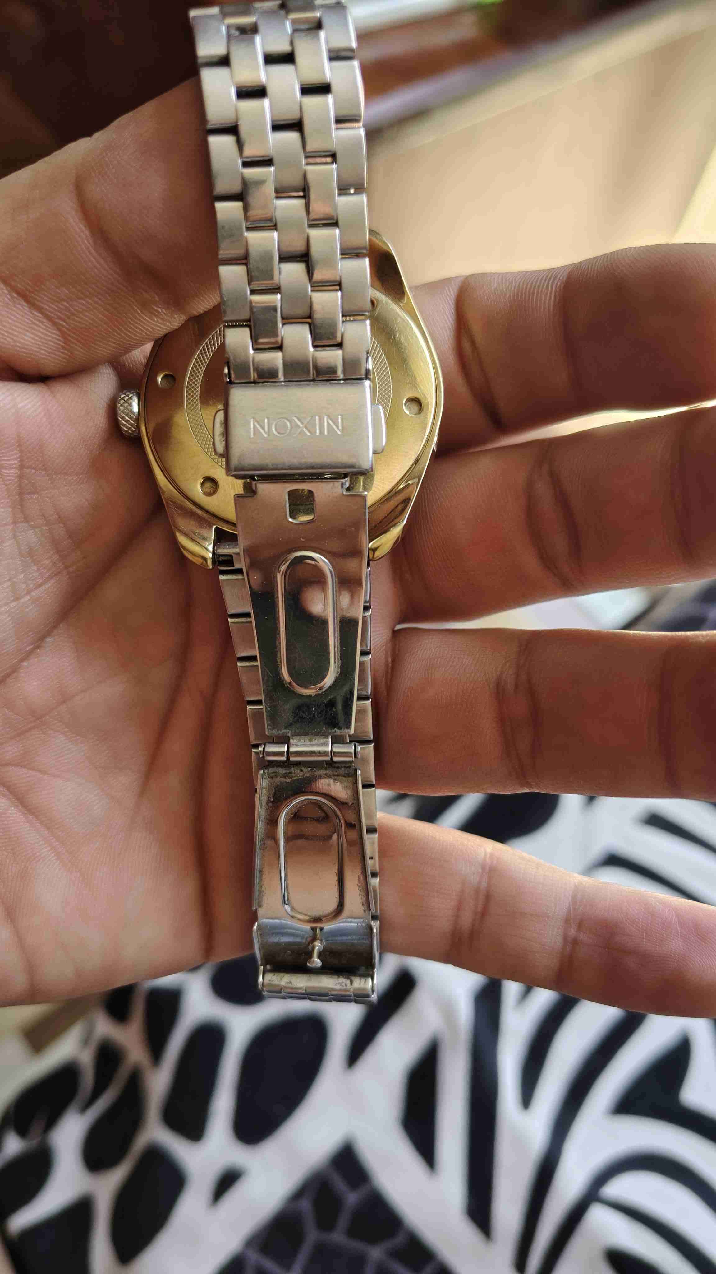 Reloj Nixon plateado minimalista - miniatura 4