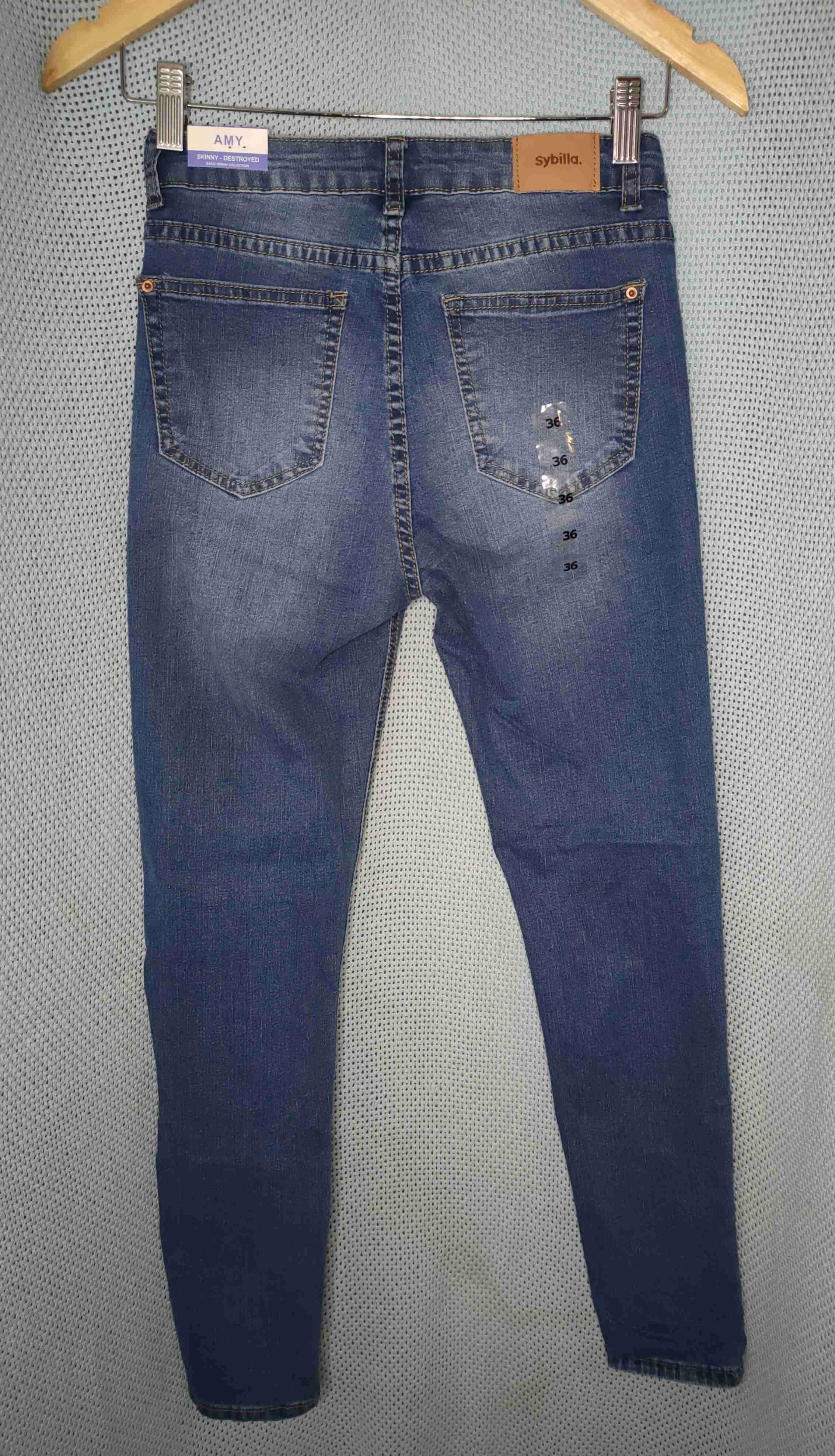 Jeans azules rotos - miniatura 2
