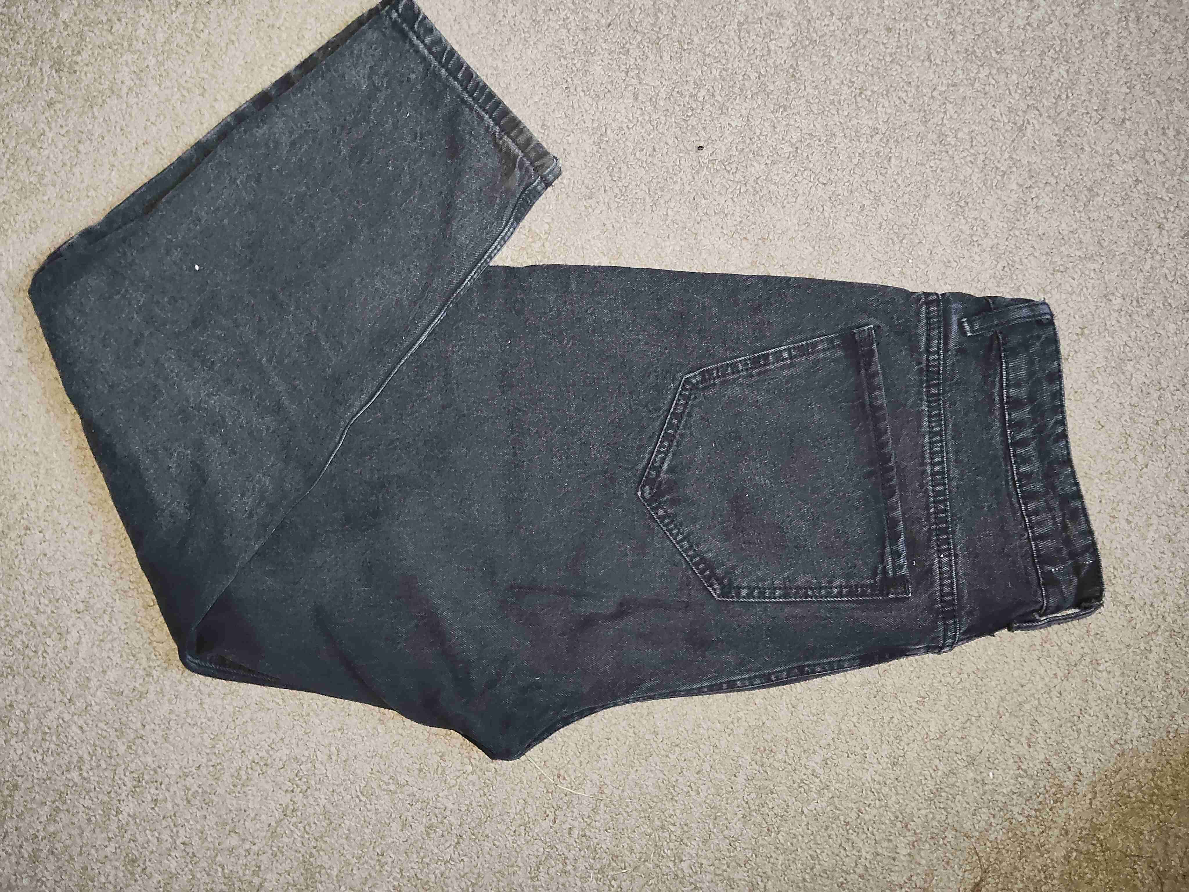 Jeans negros con tachas decorativas - miniatura 2