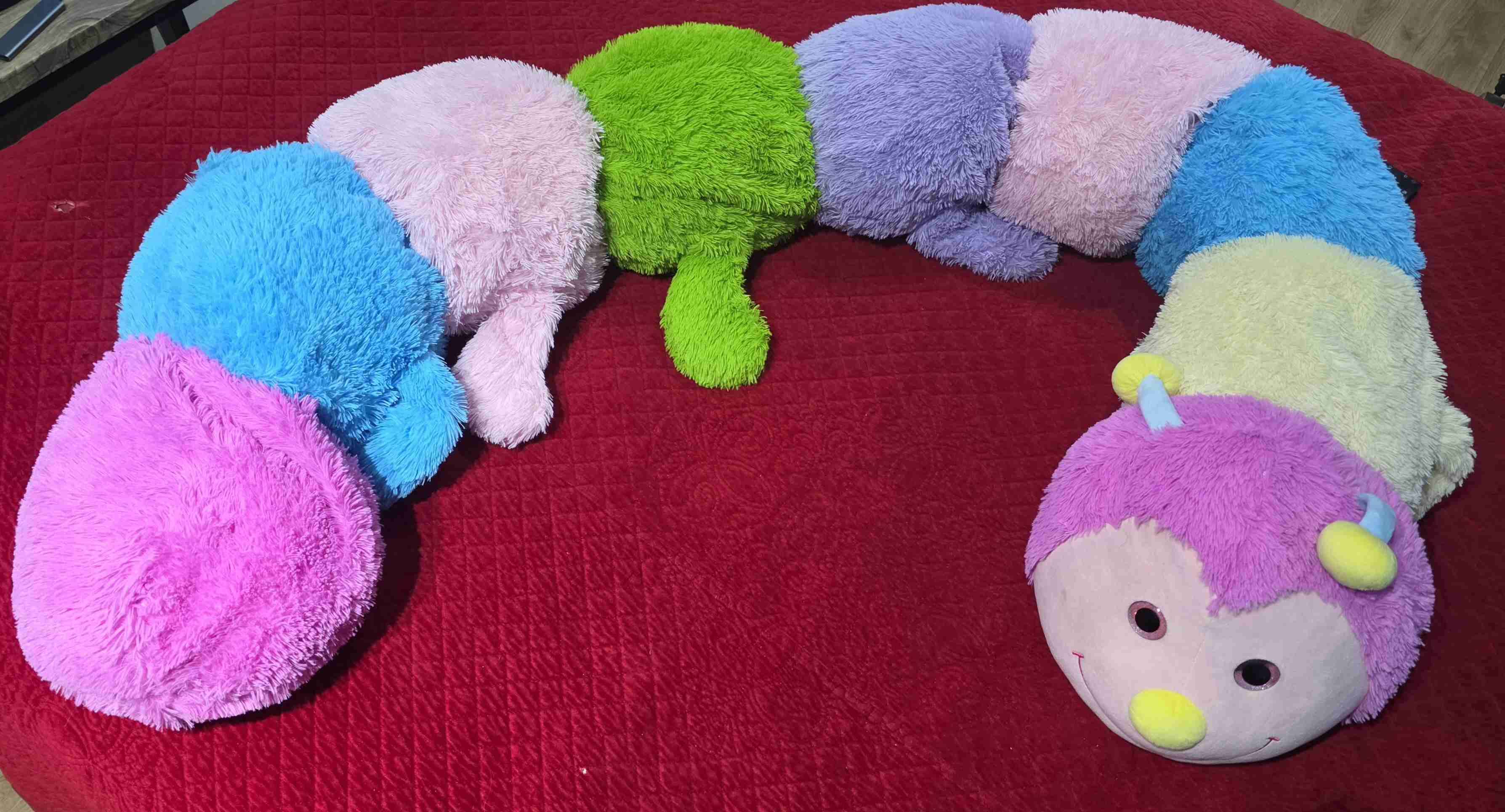 Cojín gusano multicolor grande