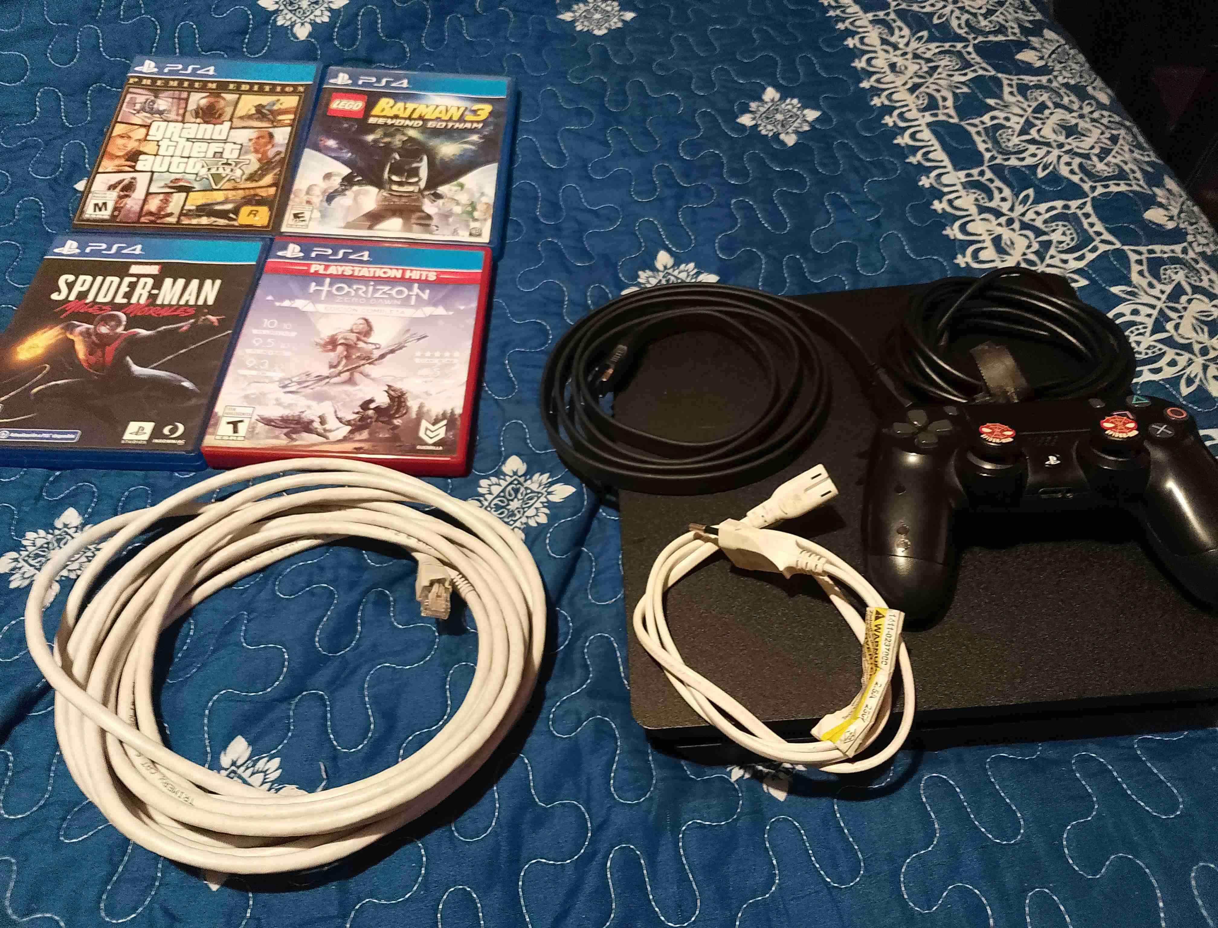 Consola PS4 con juegos y accesorios - miniatura 1