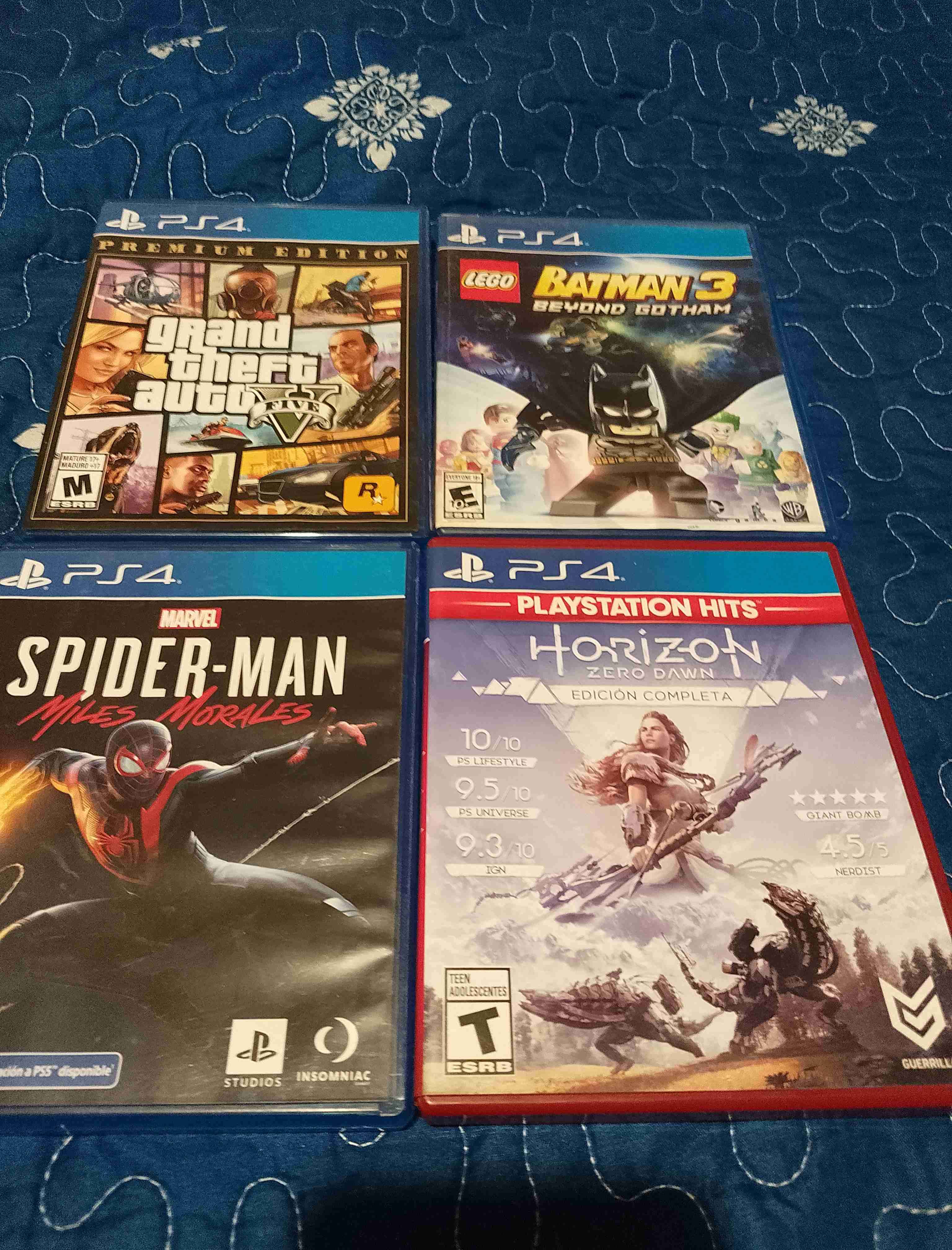 Consola PS4 con juegos y accesorios - miniatura 3