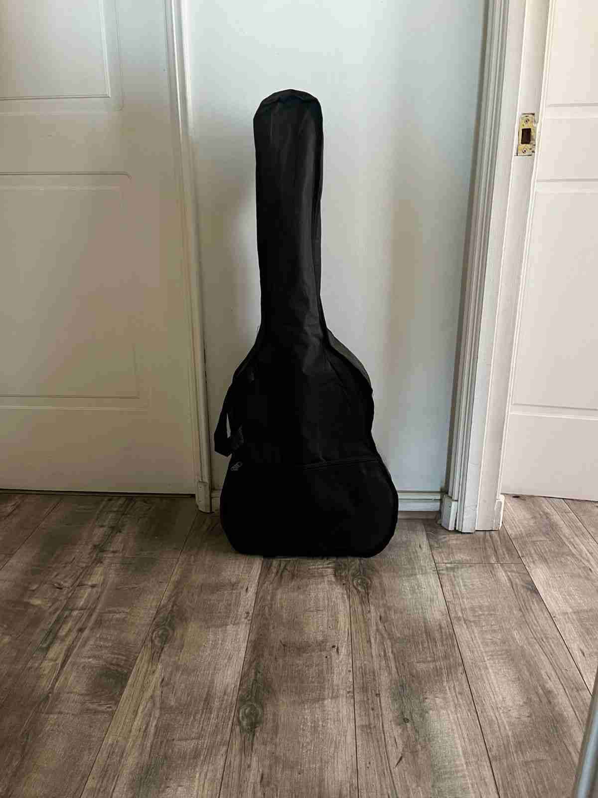 Guitarra clásica de madera - miniatura 2