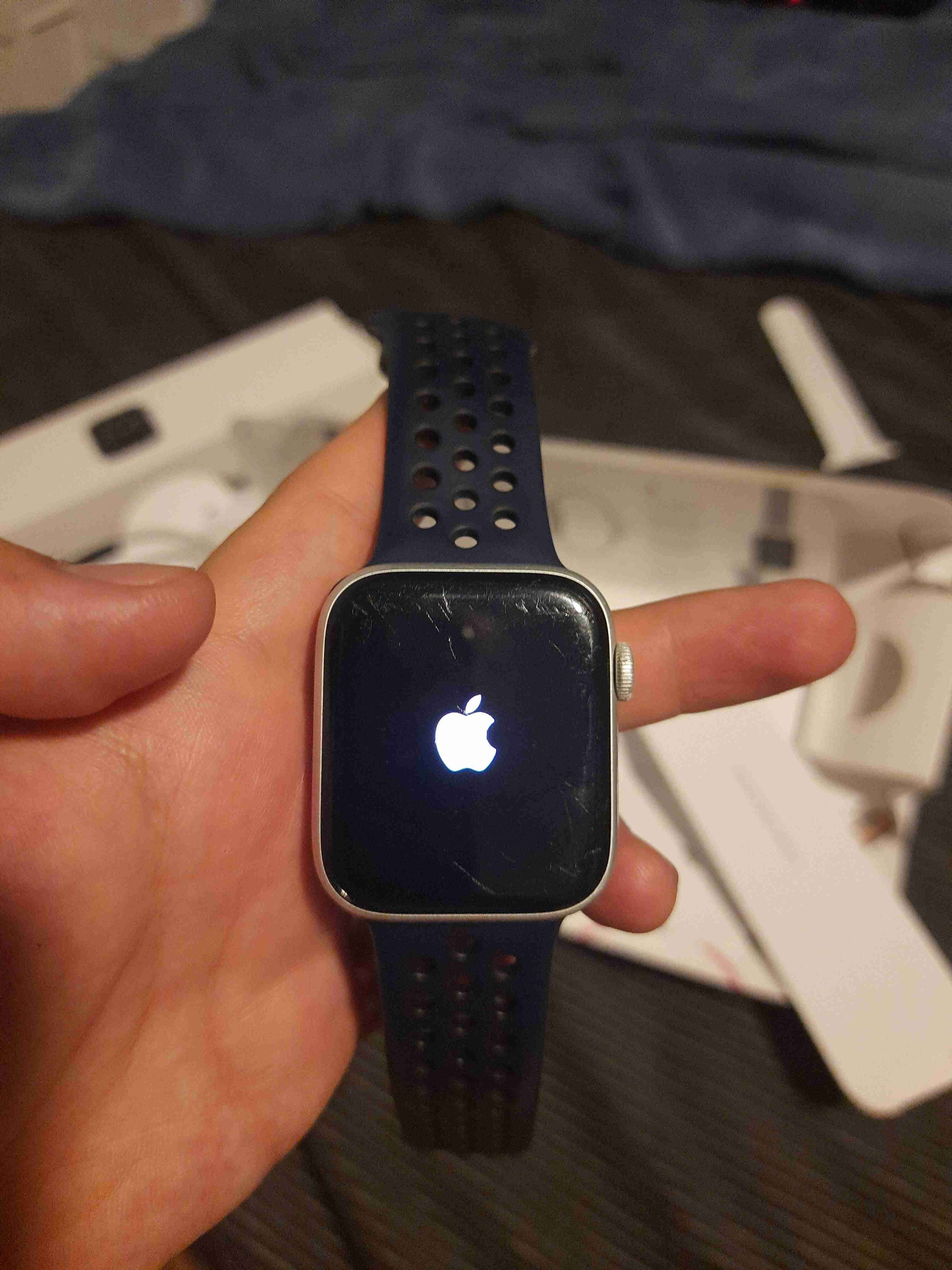 Apple Watch con caja y cargador - miniatura 3