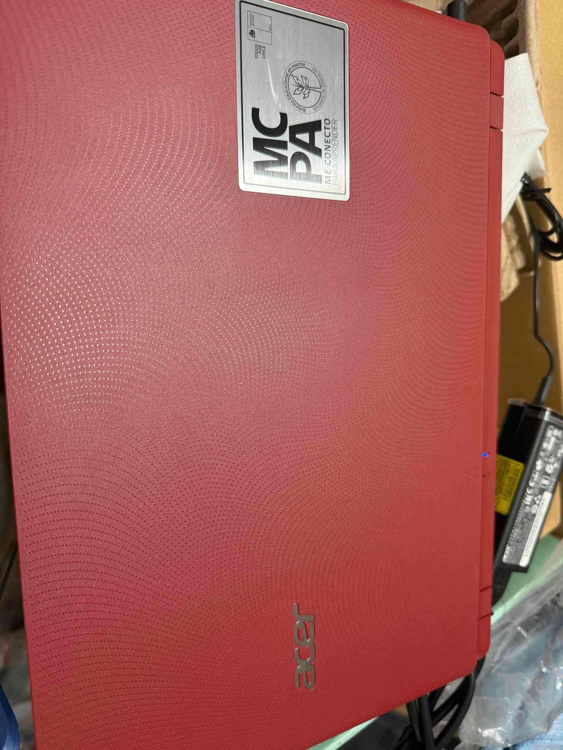 Notebook Acer rojo 13 pulgadas - miniatura 2