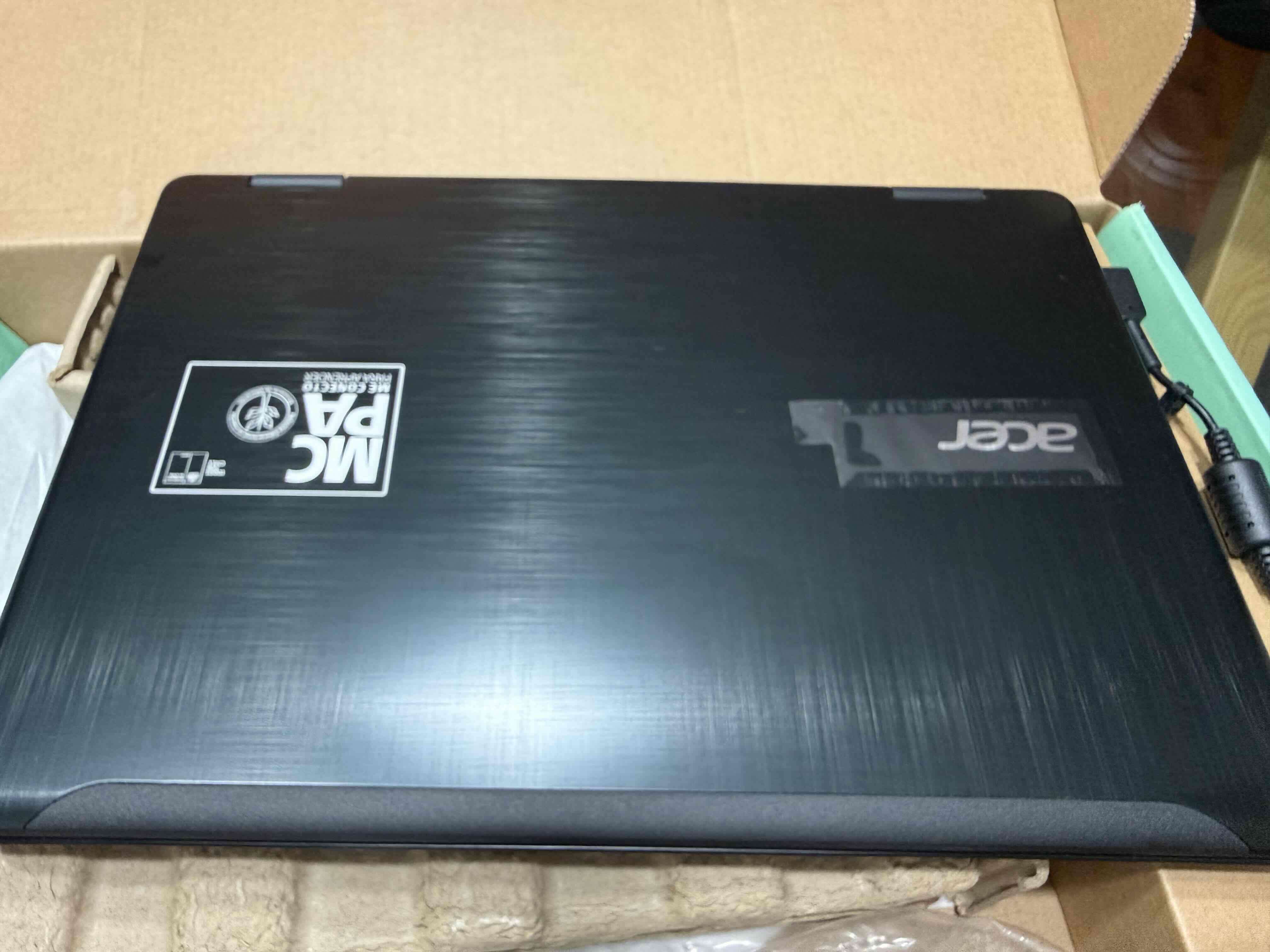 Laptop Acer en buen estado - miniatura 1