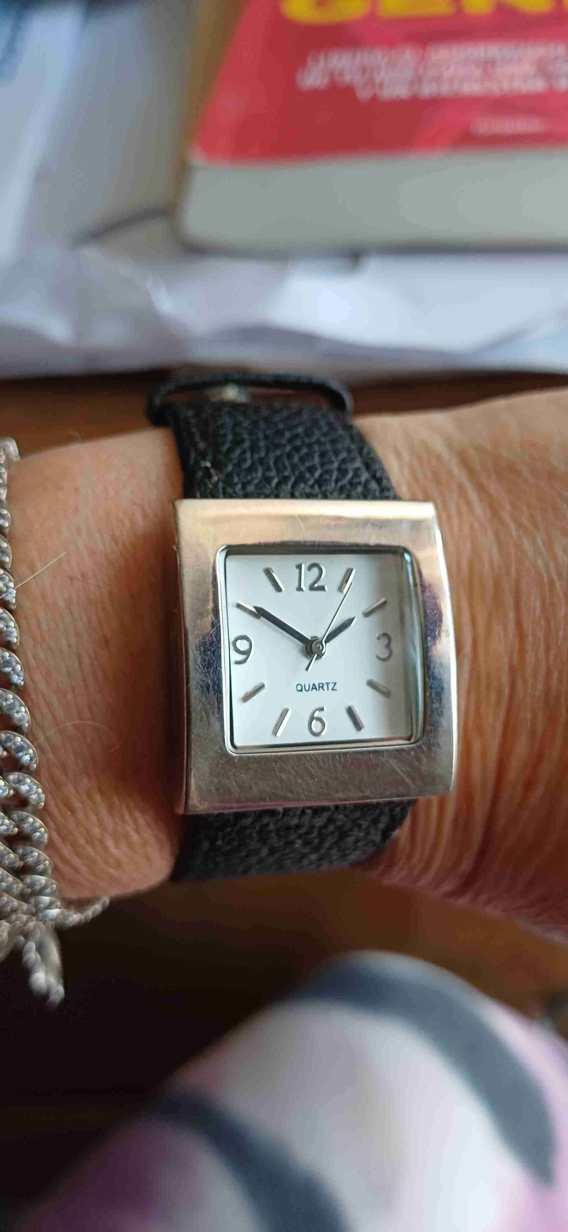 Reloj de pulsera cuadrado negro - 1