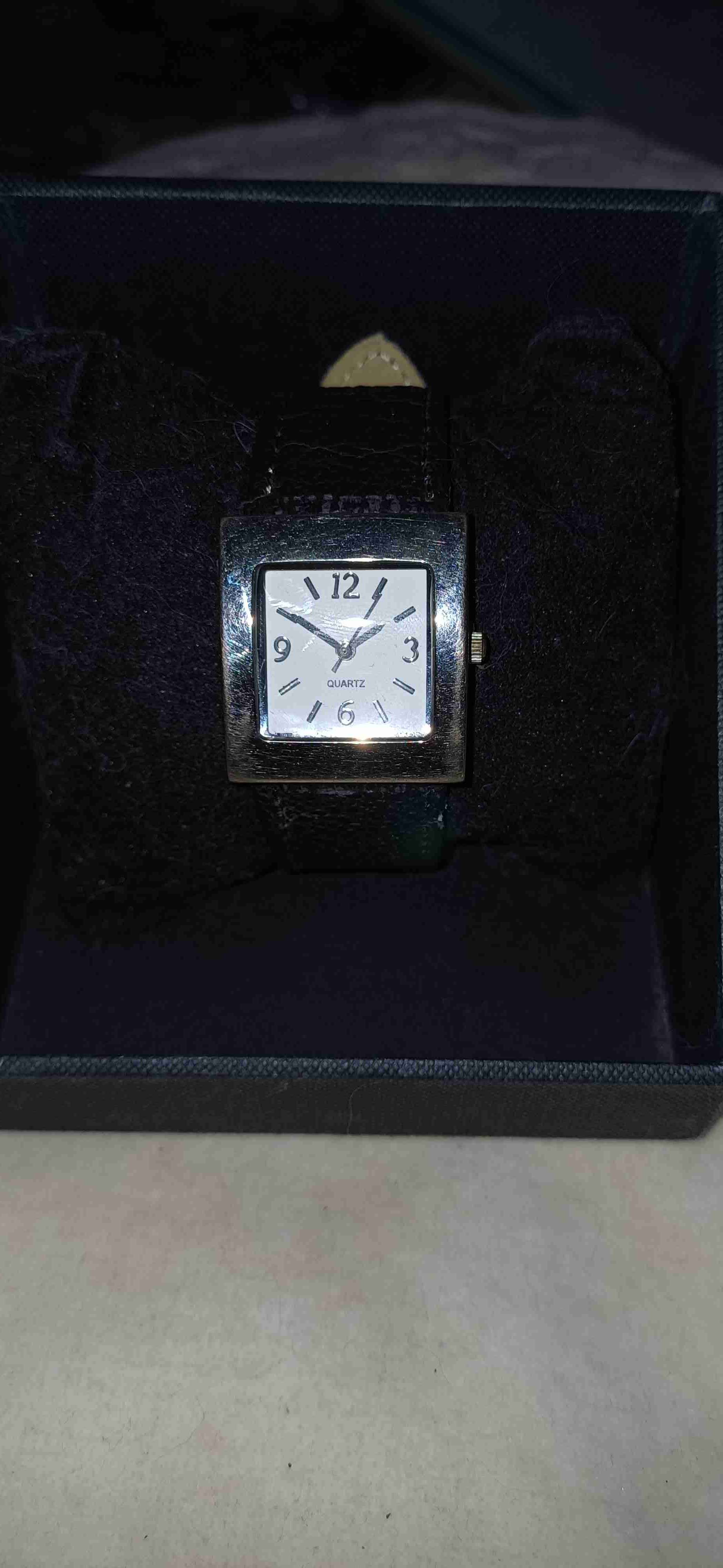 Reloj de pulsera cuadrado negro - 2