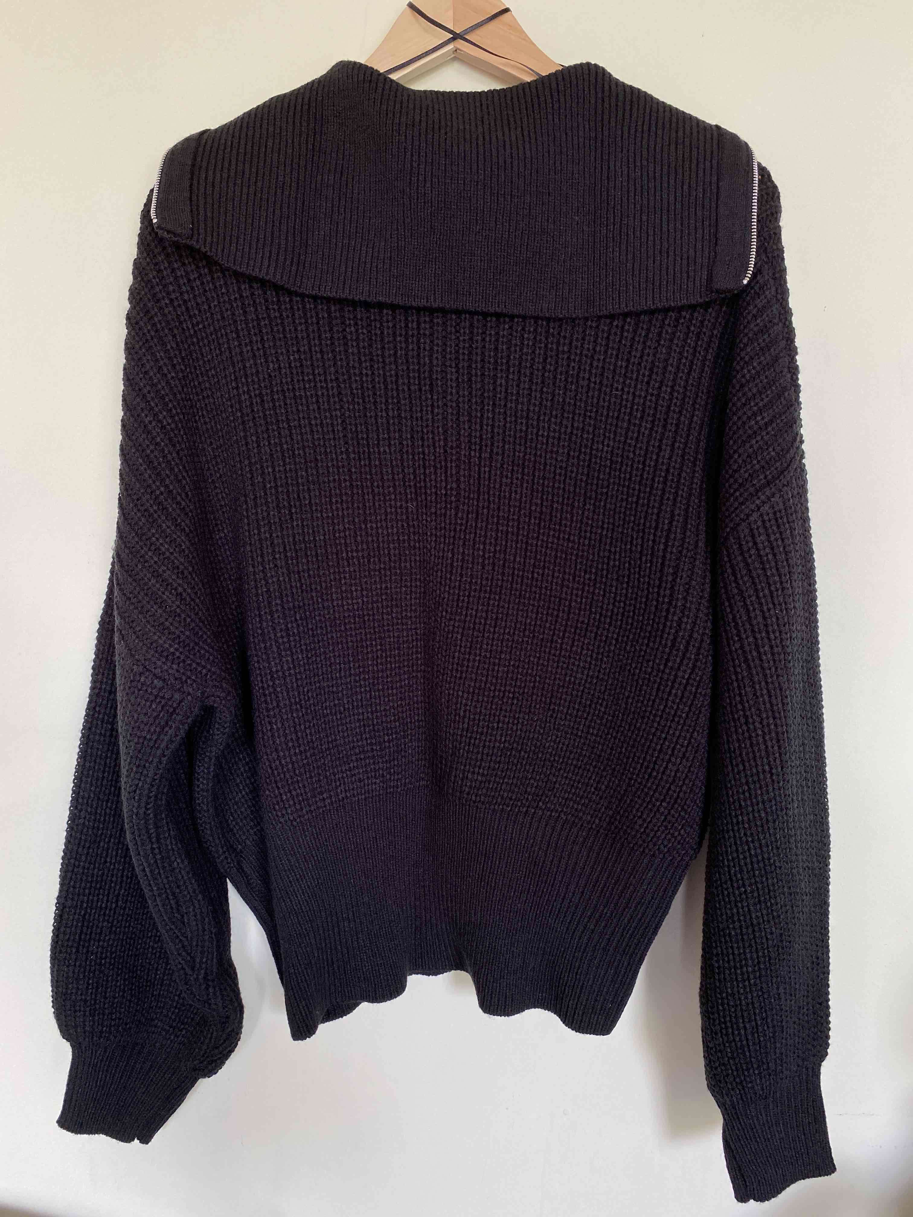 Suéter negro con cierre - 3