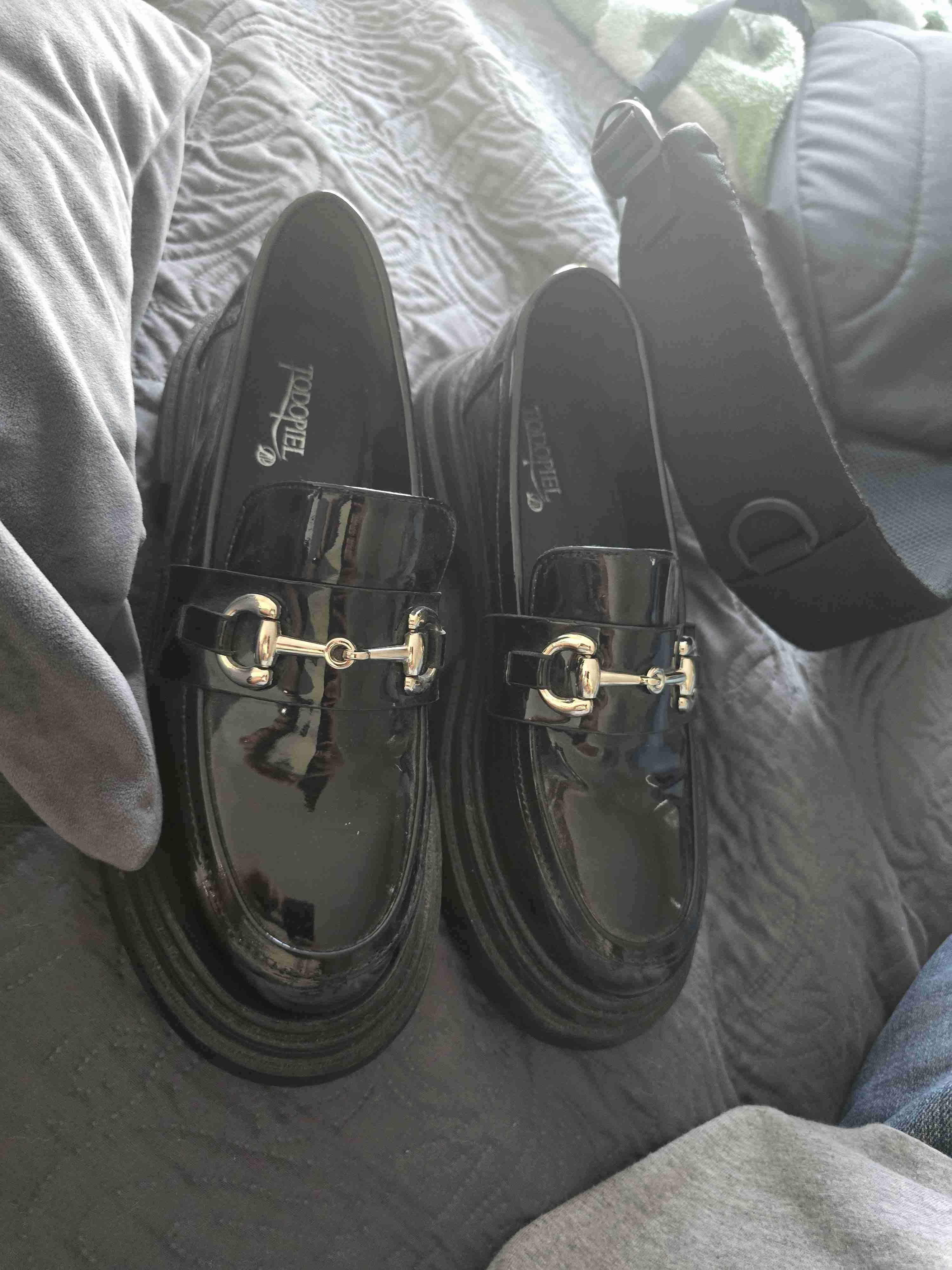 Zapatos de charol negro - miniatura 2