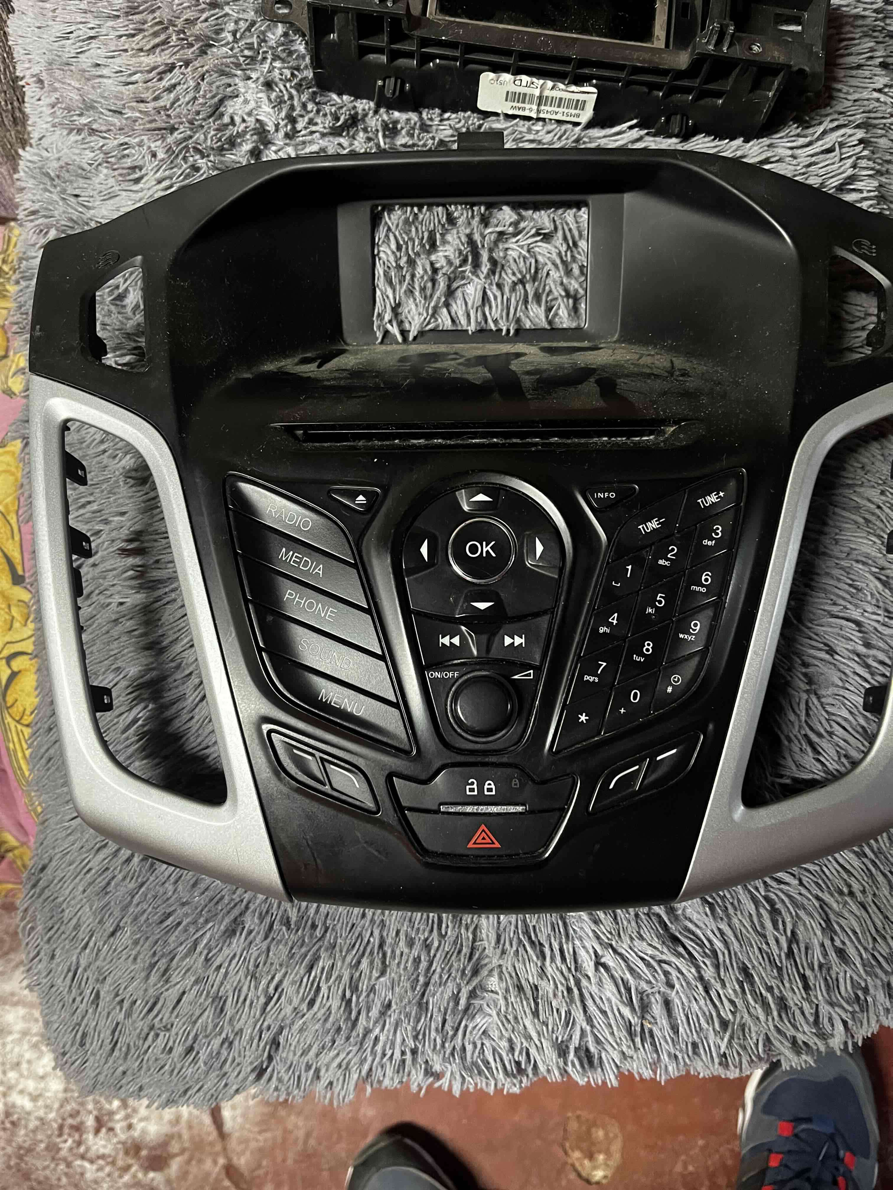 Panel frontal Ford  de auto con controles - miniatura 1