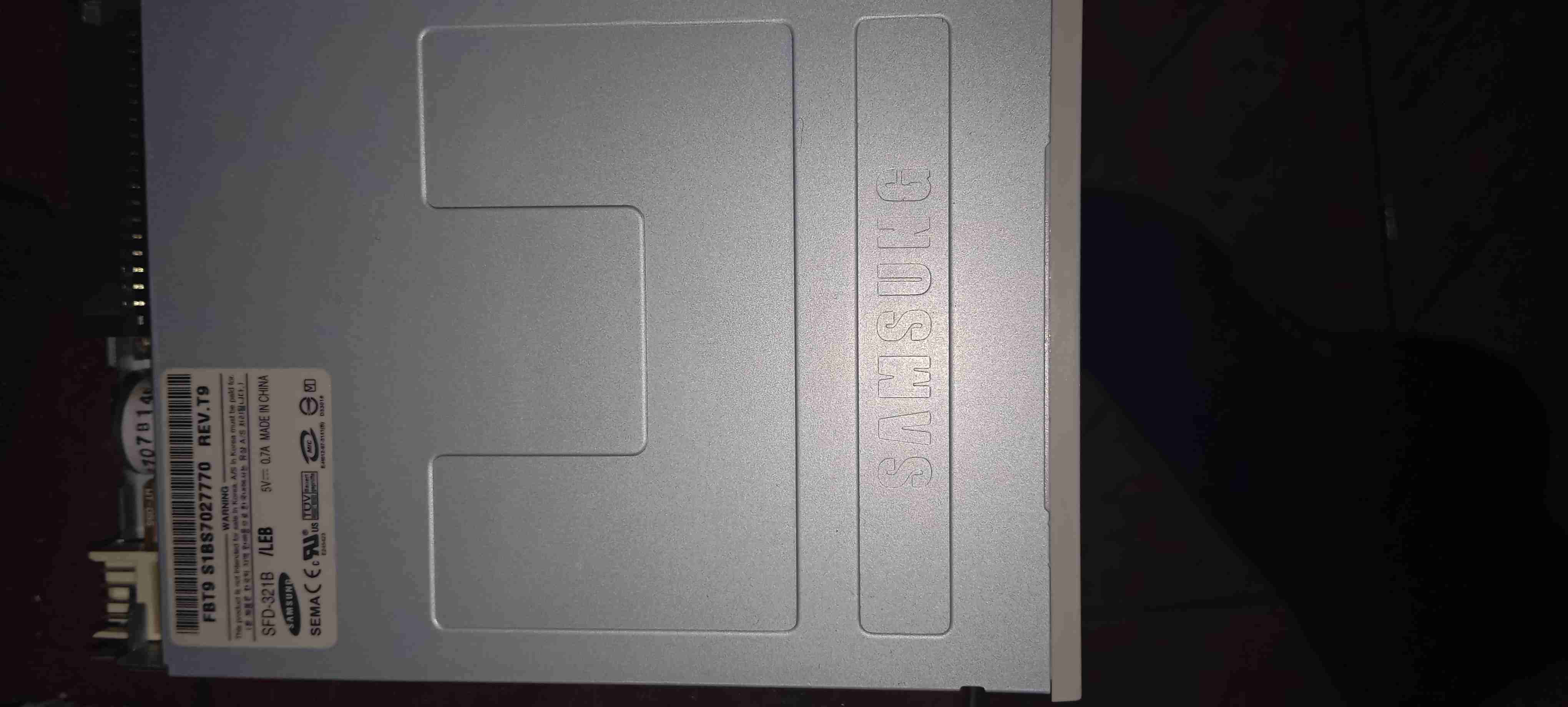 Disquetera Samsung SFD-321B/LEB 3.5" semi nuevo - miniatura 2