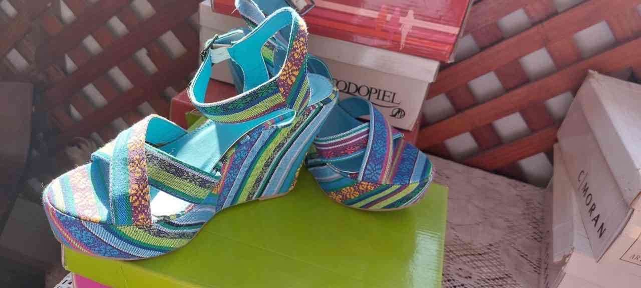 Sandalias coloridas de plataforma - 2
