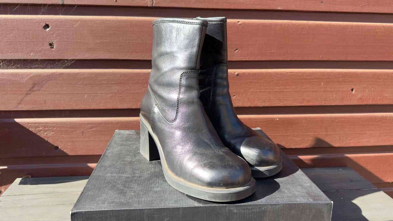 Botines de cuero negro con taco - 1