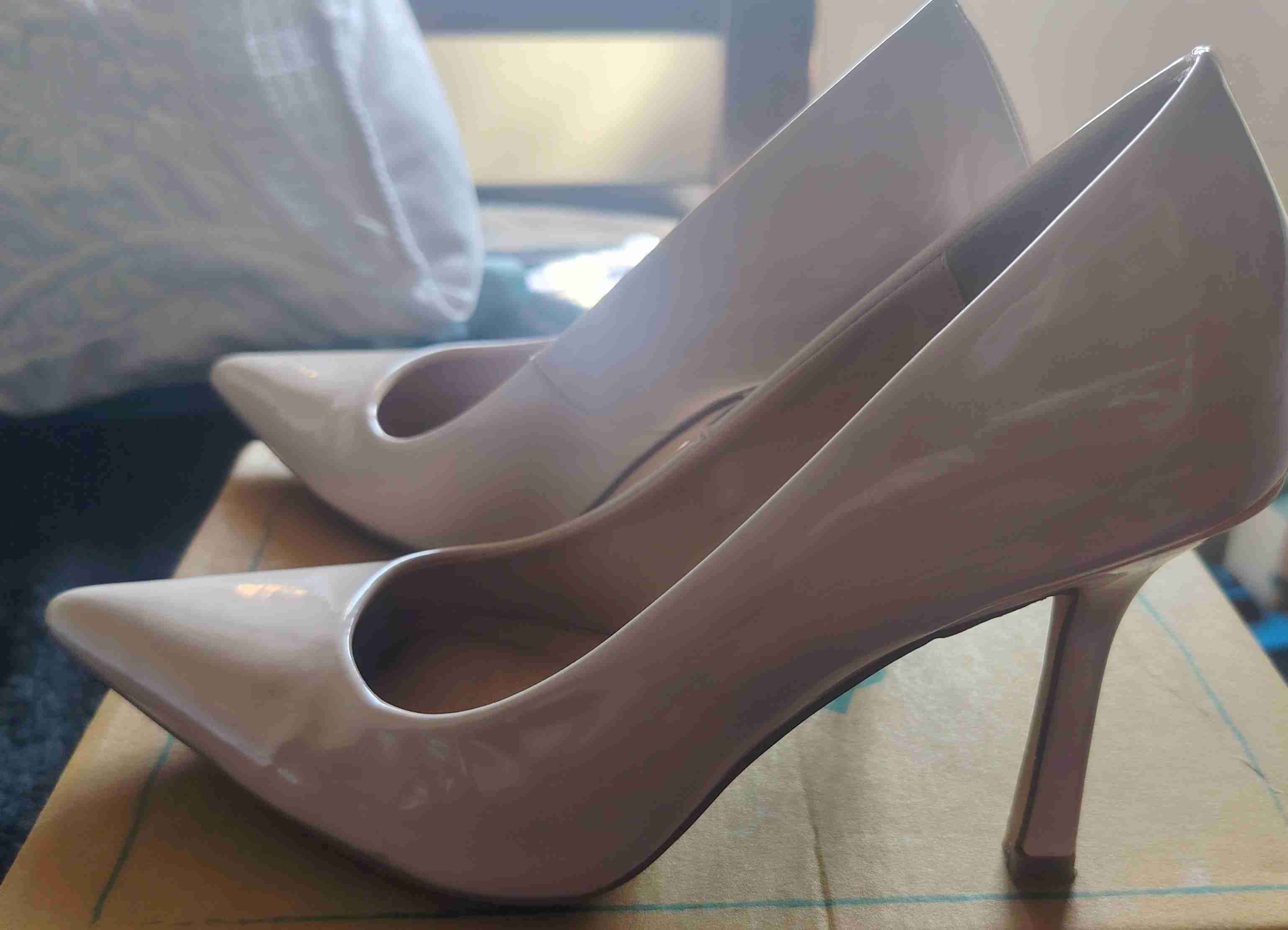 Tacones beige elegantes - 2