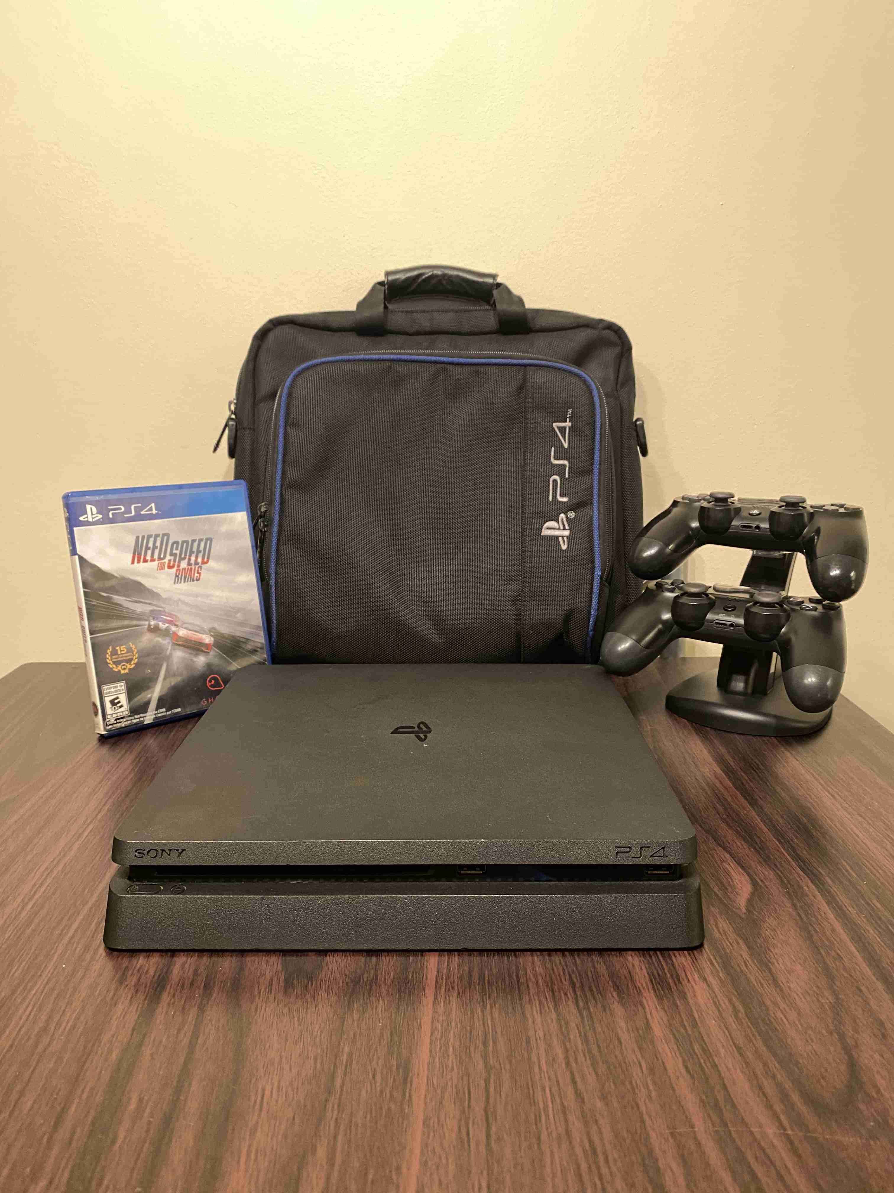 PS4 Slim de 1TB con accesorios y juegos - miniatura 1