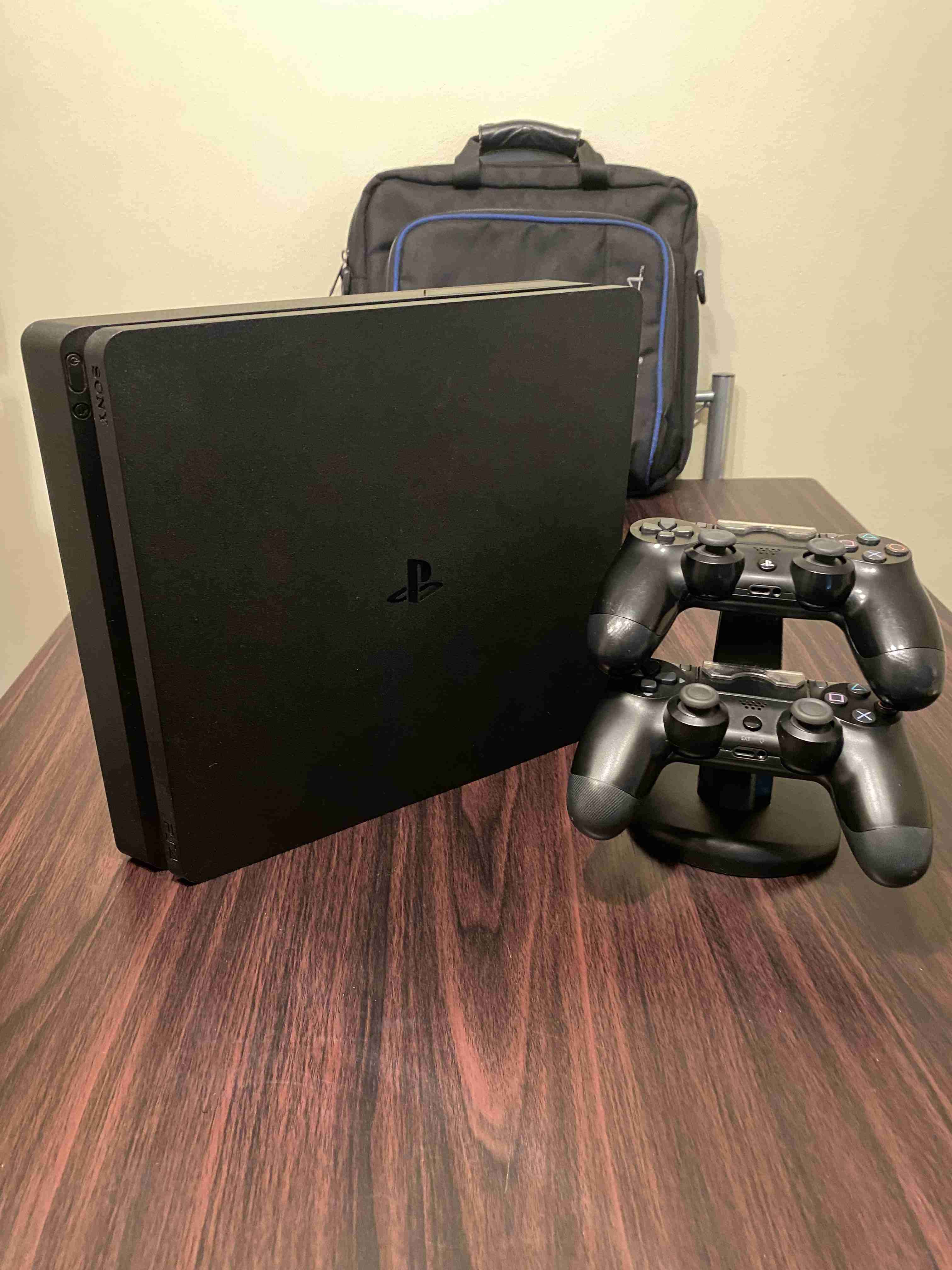 PS4 Slim de 1TB con accesorios y juegos - miniatura 4