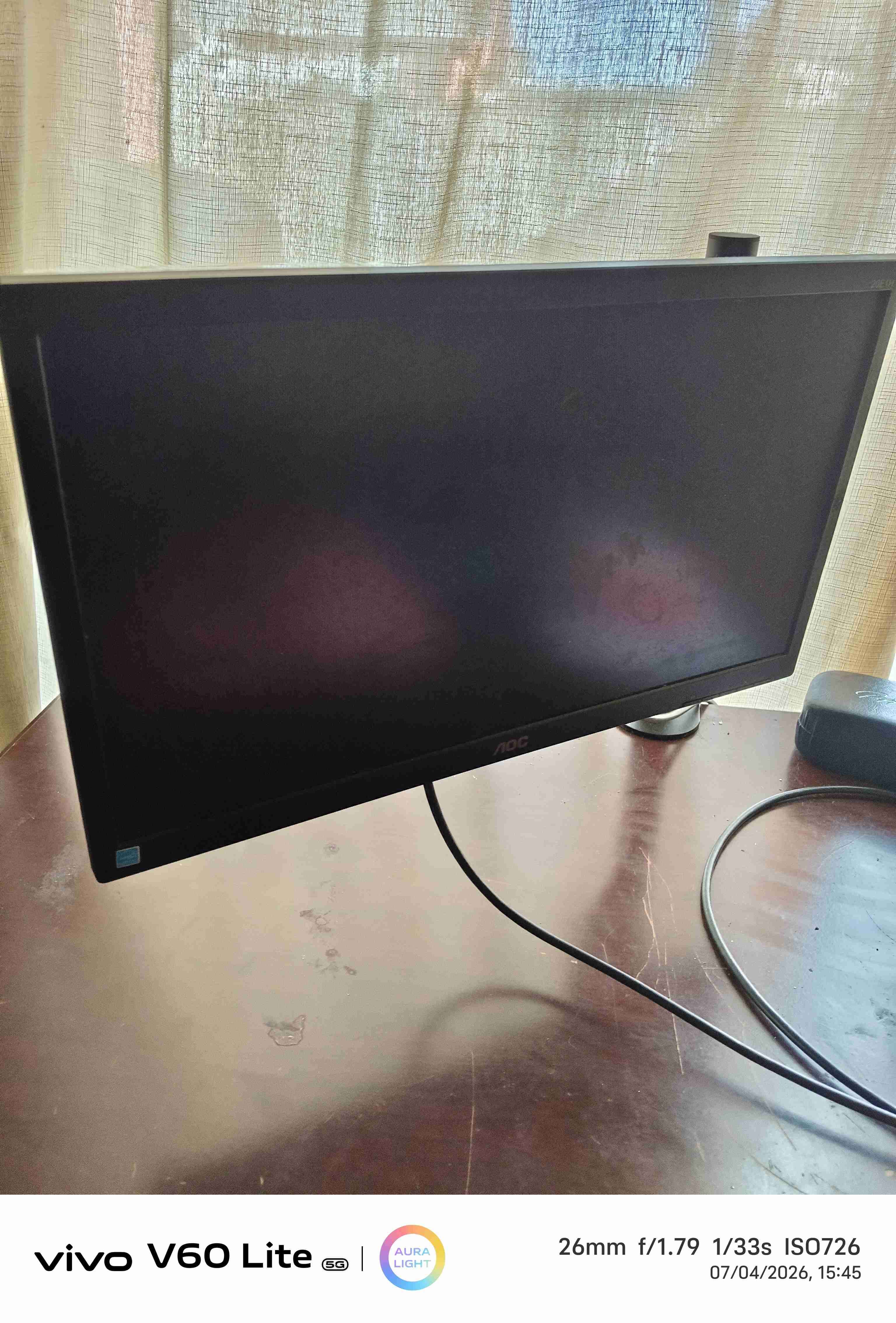 Soporte de monitor inclinable con monitor - 2