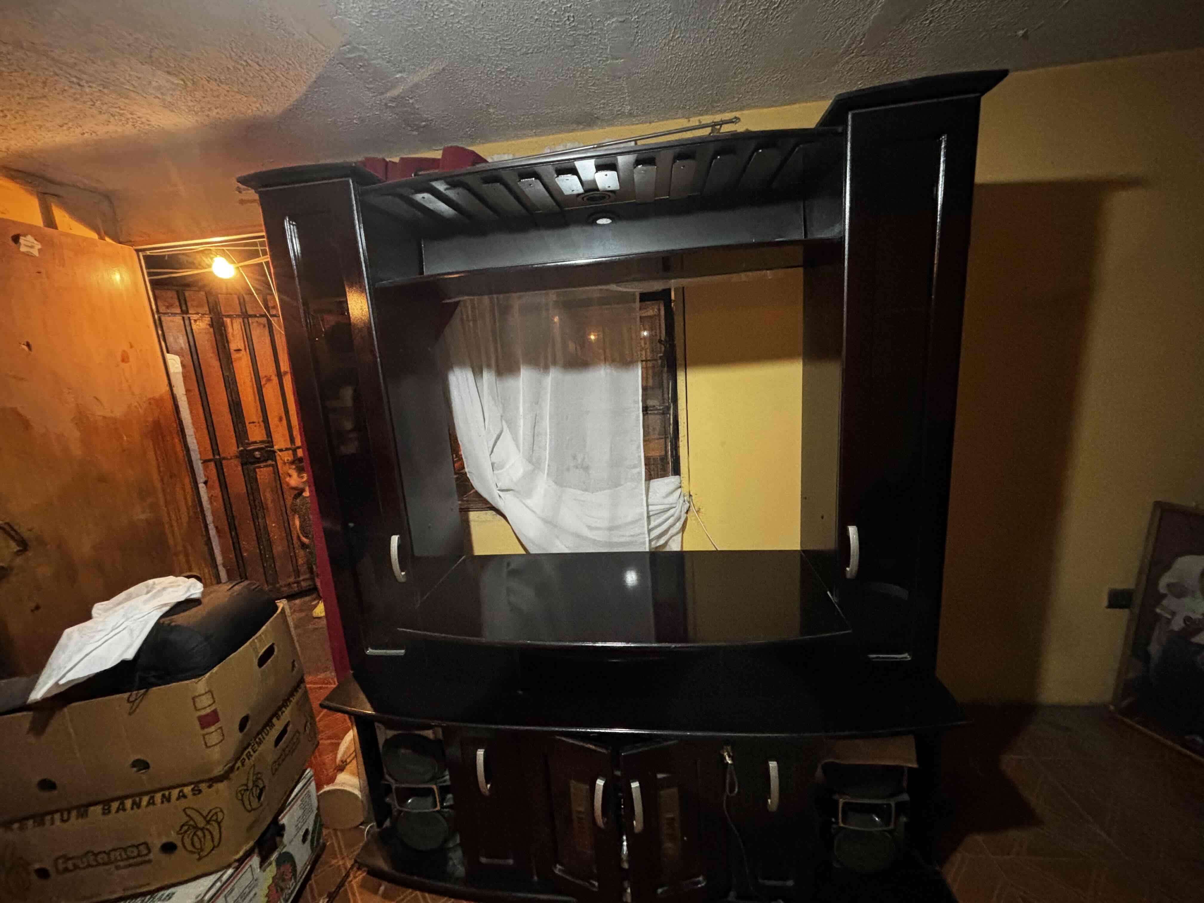 Mueble de TV negro grande