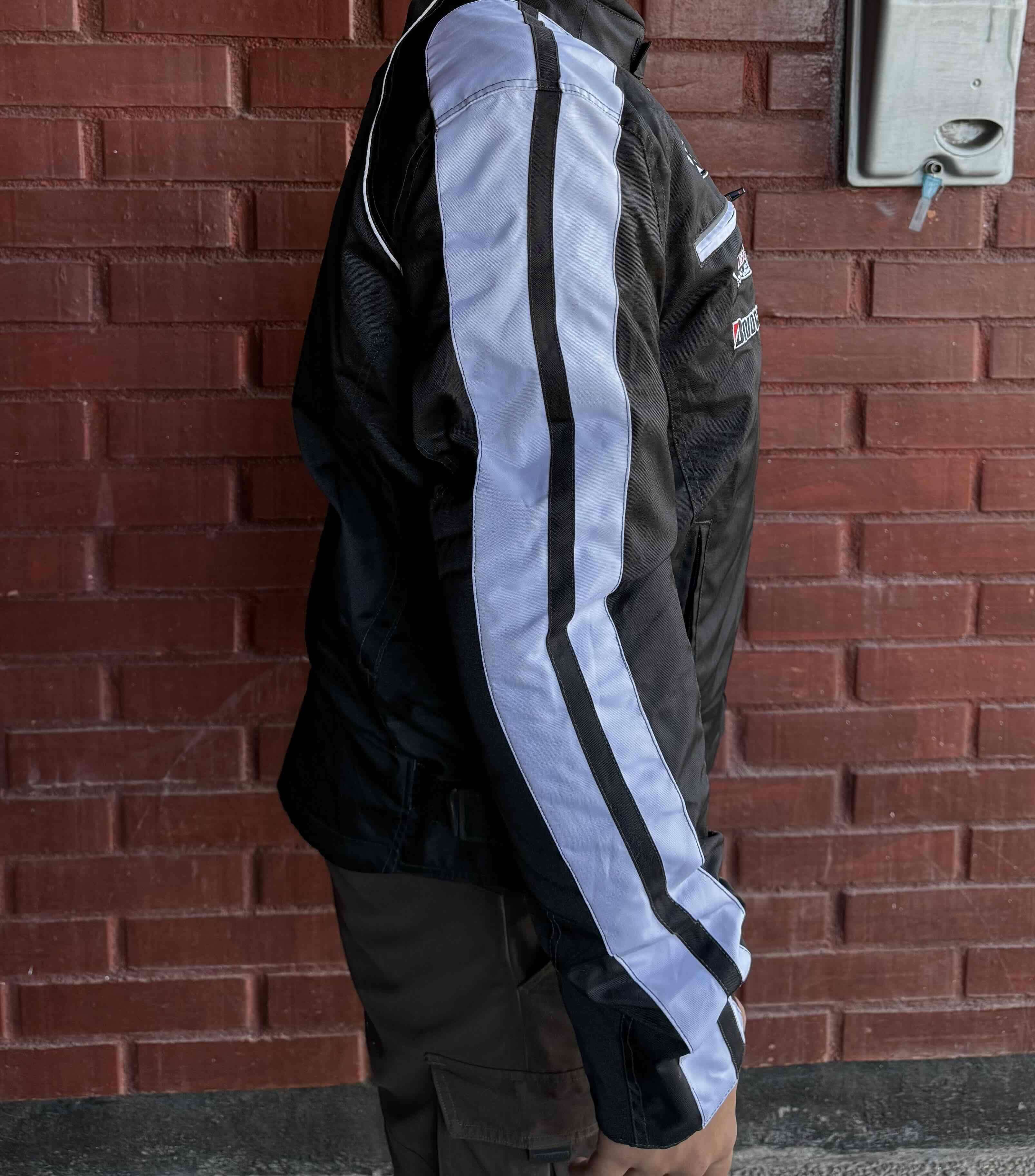 Chaqueta motera - miniatura 2