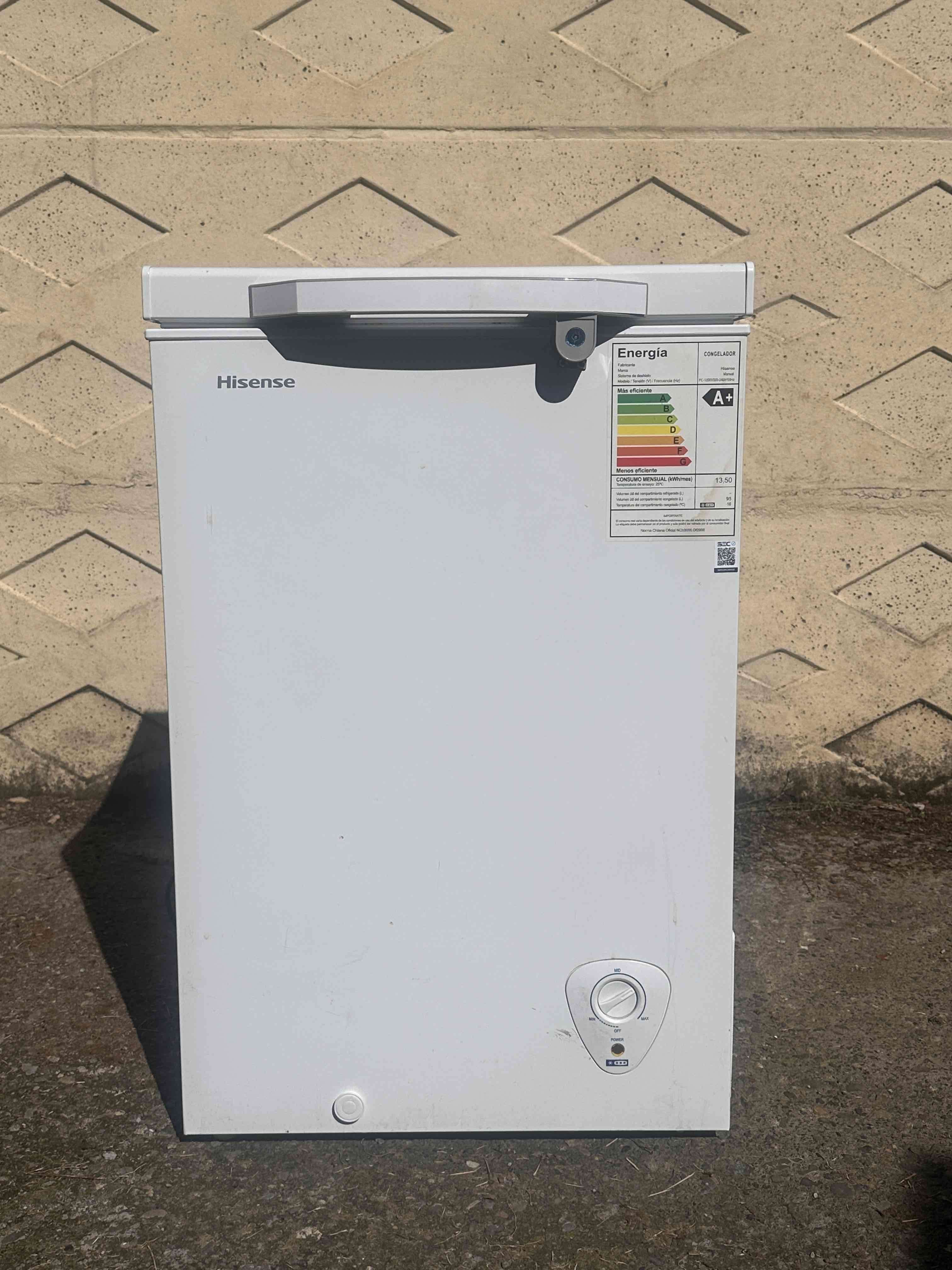 Congelador Hisense blanco compacto - miniatura 1