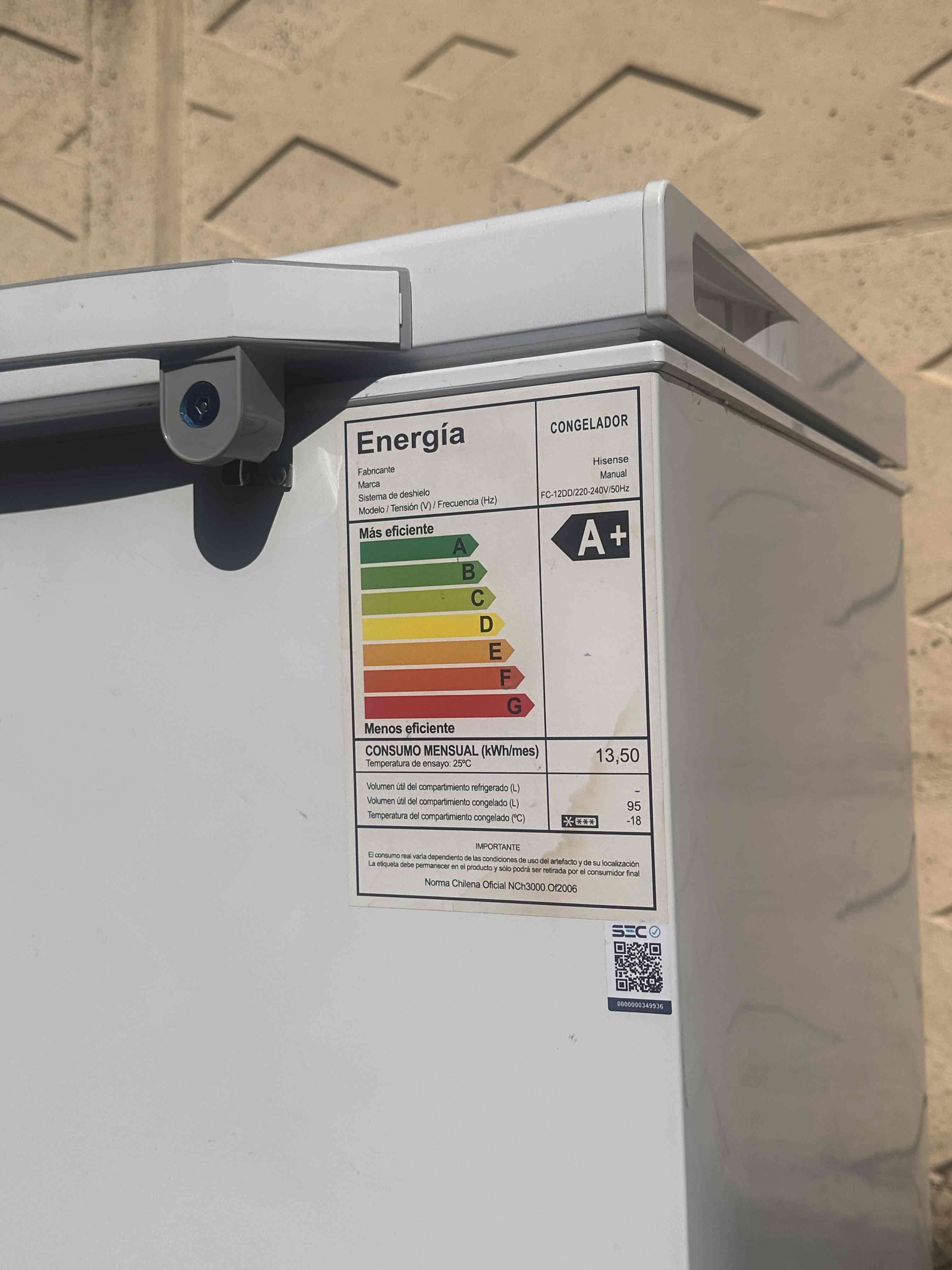 Congelador Hisense blanco compacto - miniatura 2