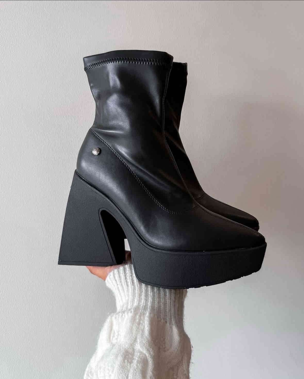 Botines negros con plataforma - 1
