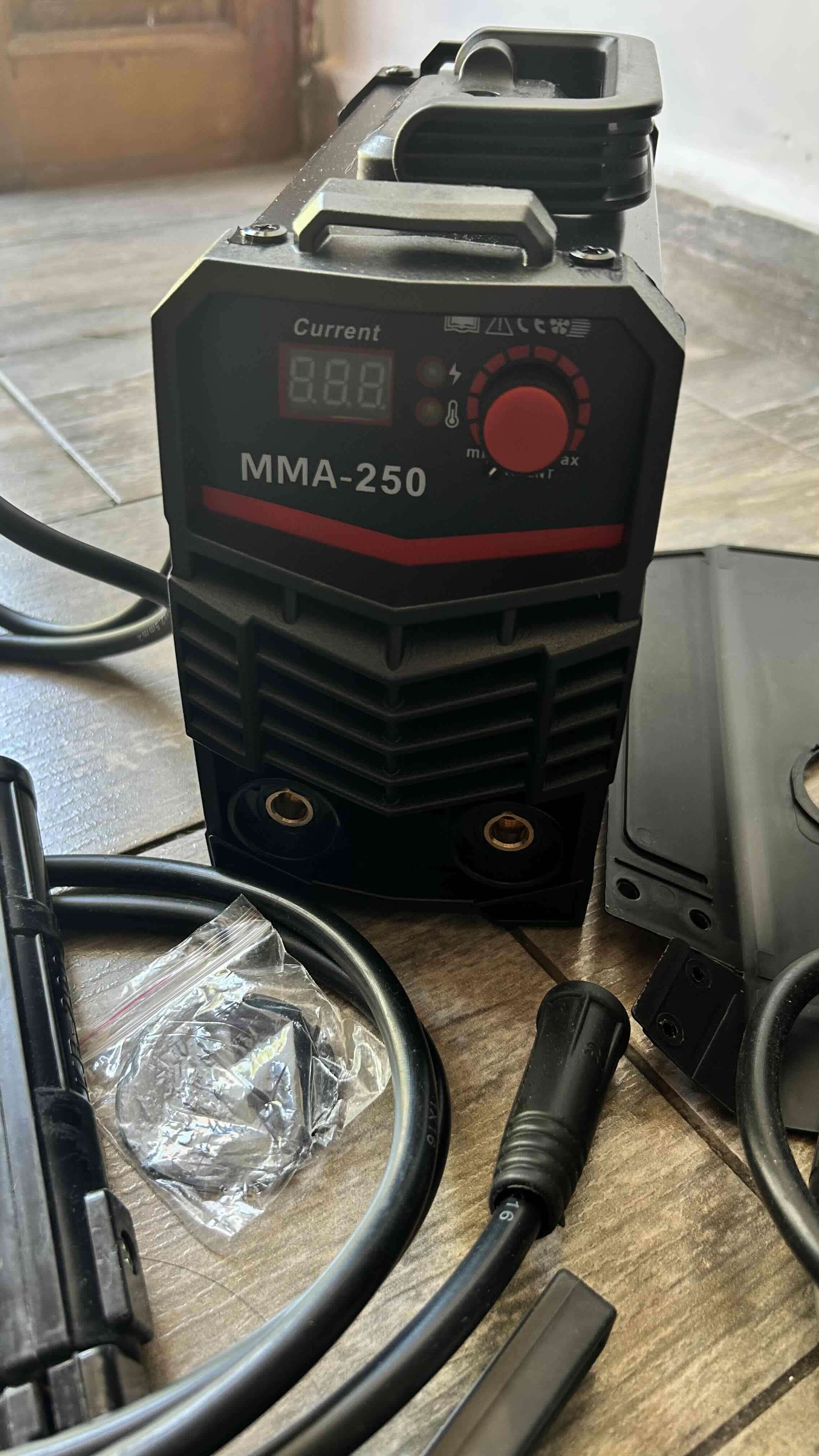 Soldadora eléctrica compacta inverter - miniatura 3