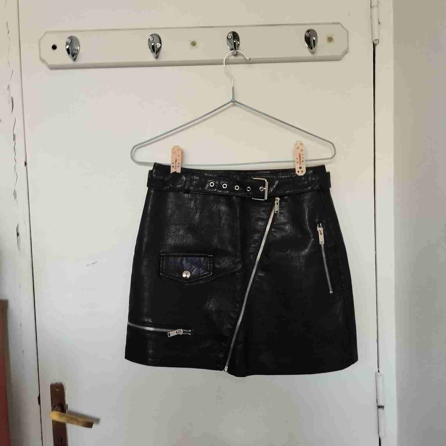 Mini falda negra de ecocuero - miniatura 1