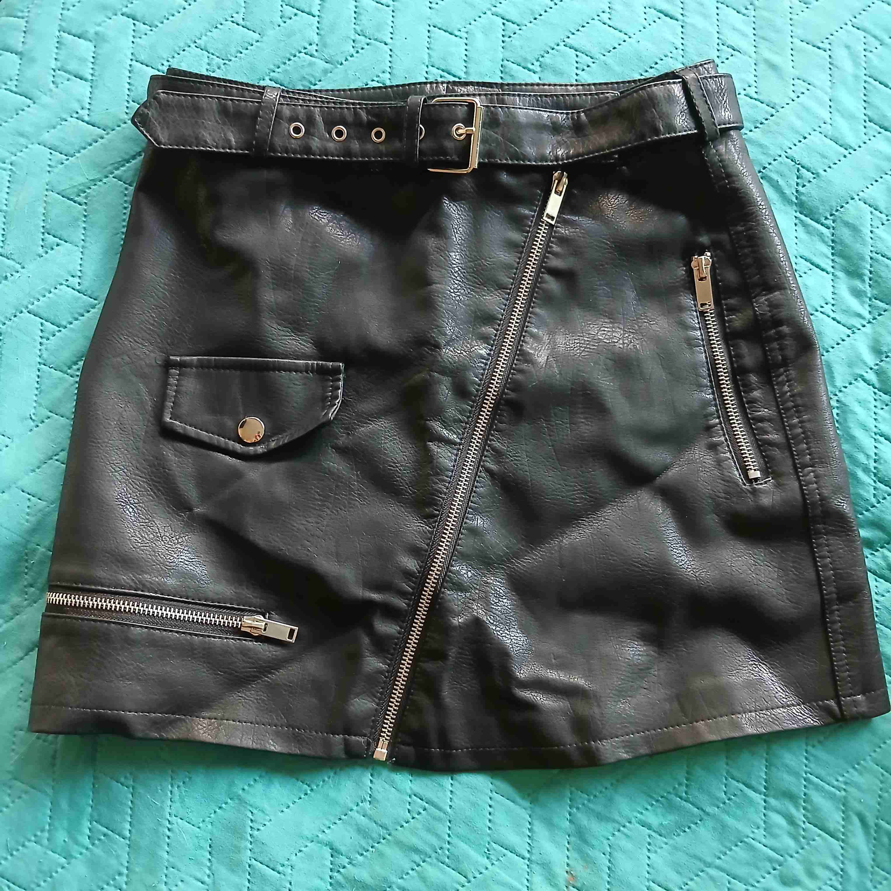 Mini falda negra de ecocuero - miniatura 3