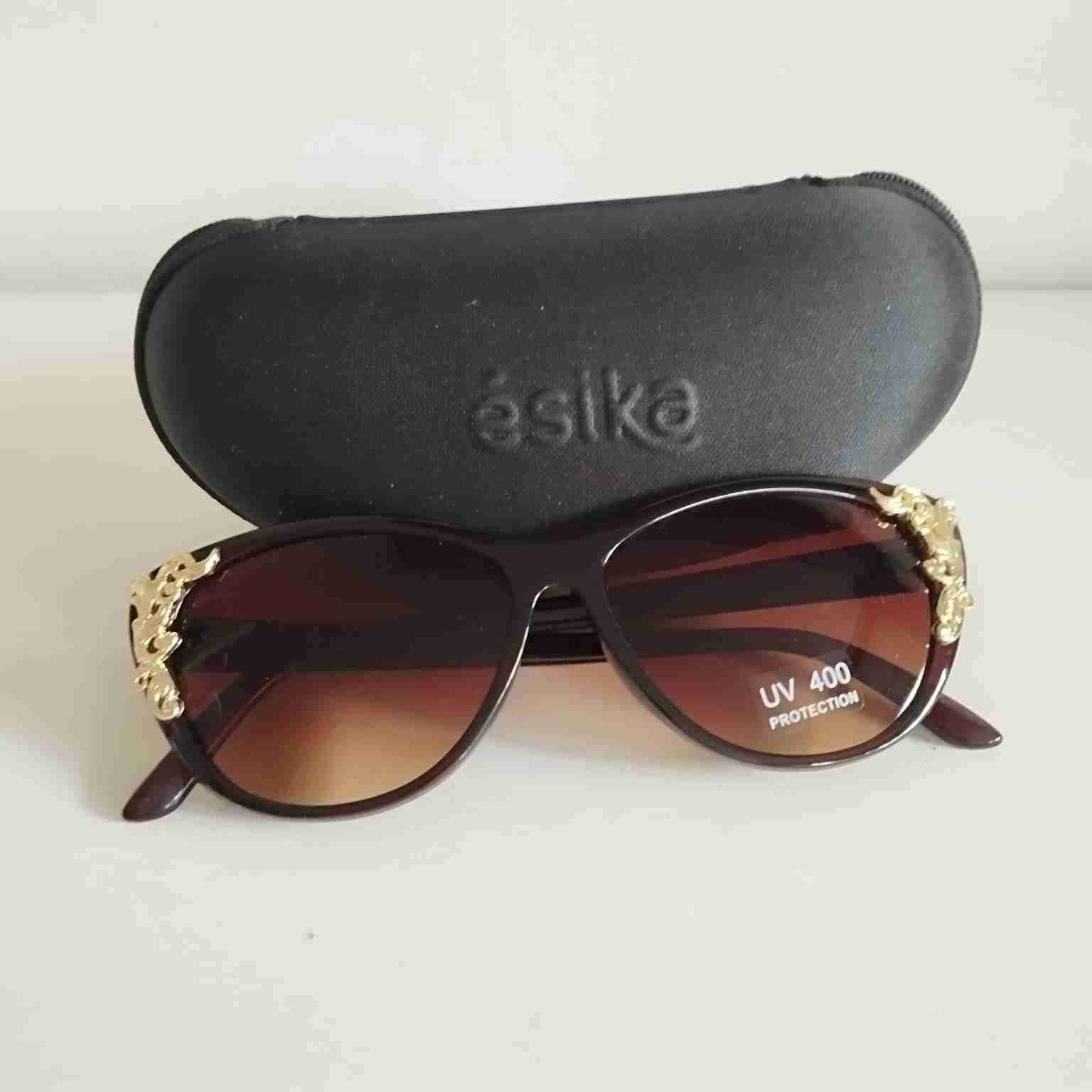 Lentes de sol con adornos dorados mara Esika - miniatura 2