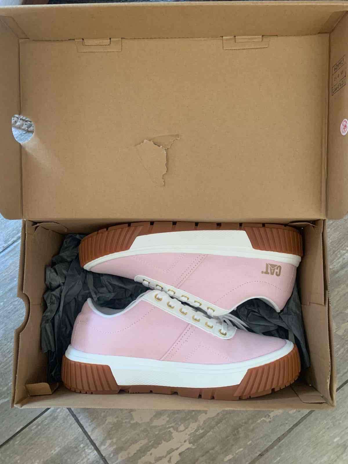 Zapatillas rosas con suela gruesa - 1