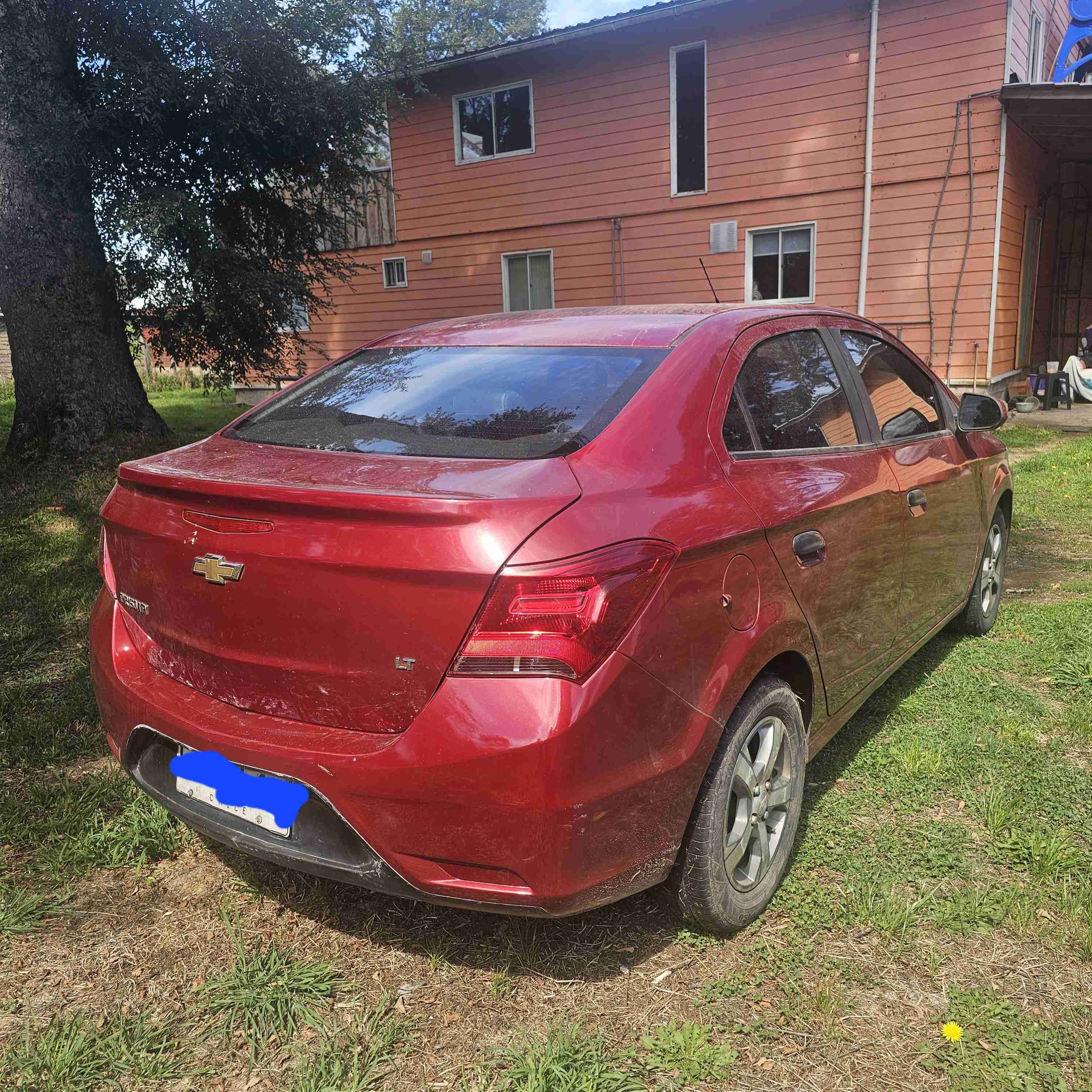 Auto Chevrolet Prisma rojo - miniatura 1