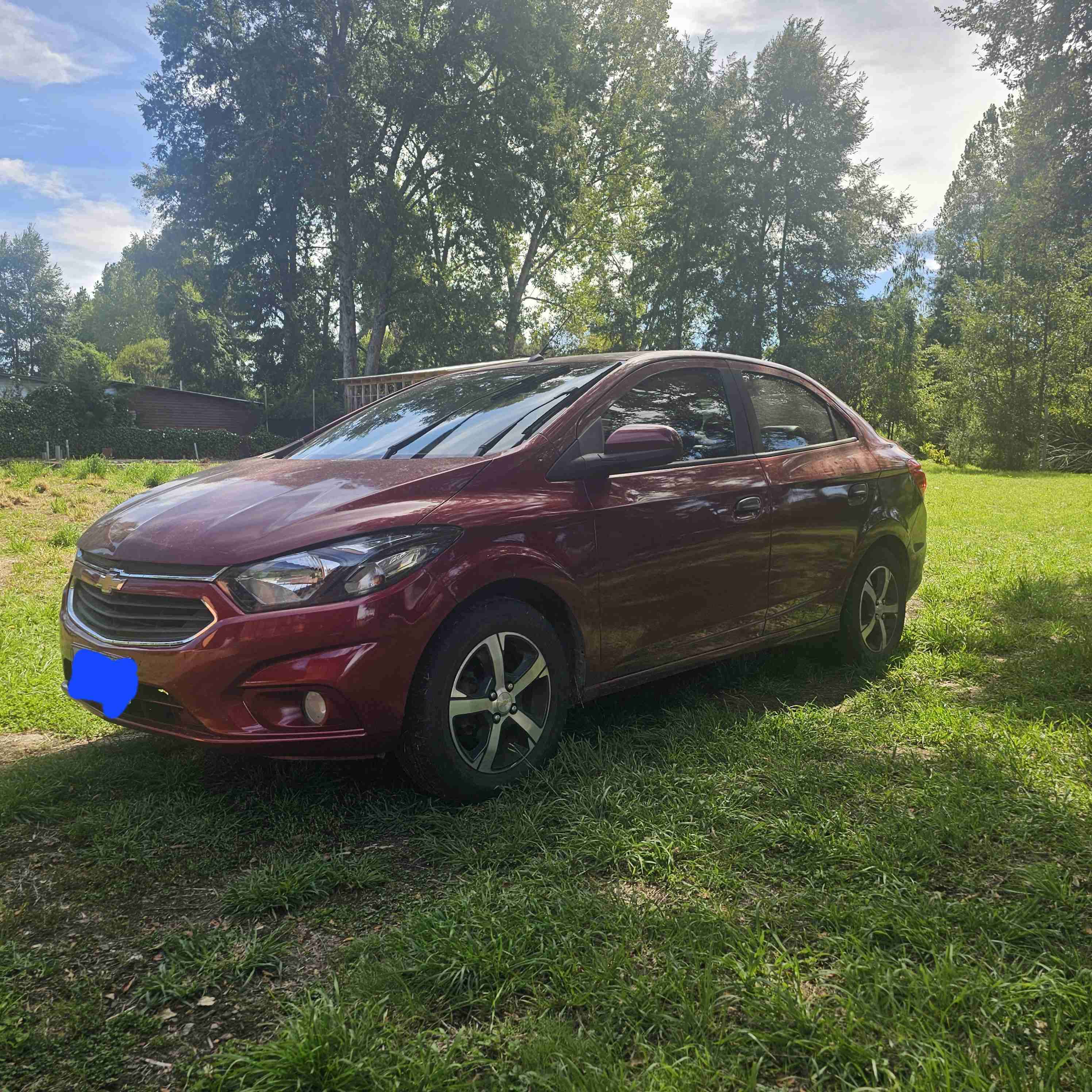 Auto Chevrolet Prisma rojo - miniatura 3