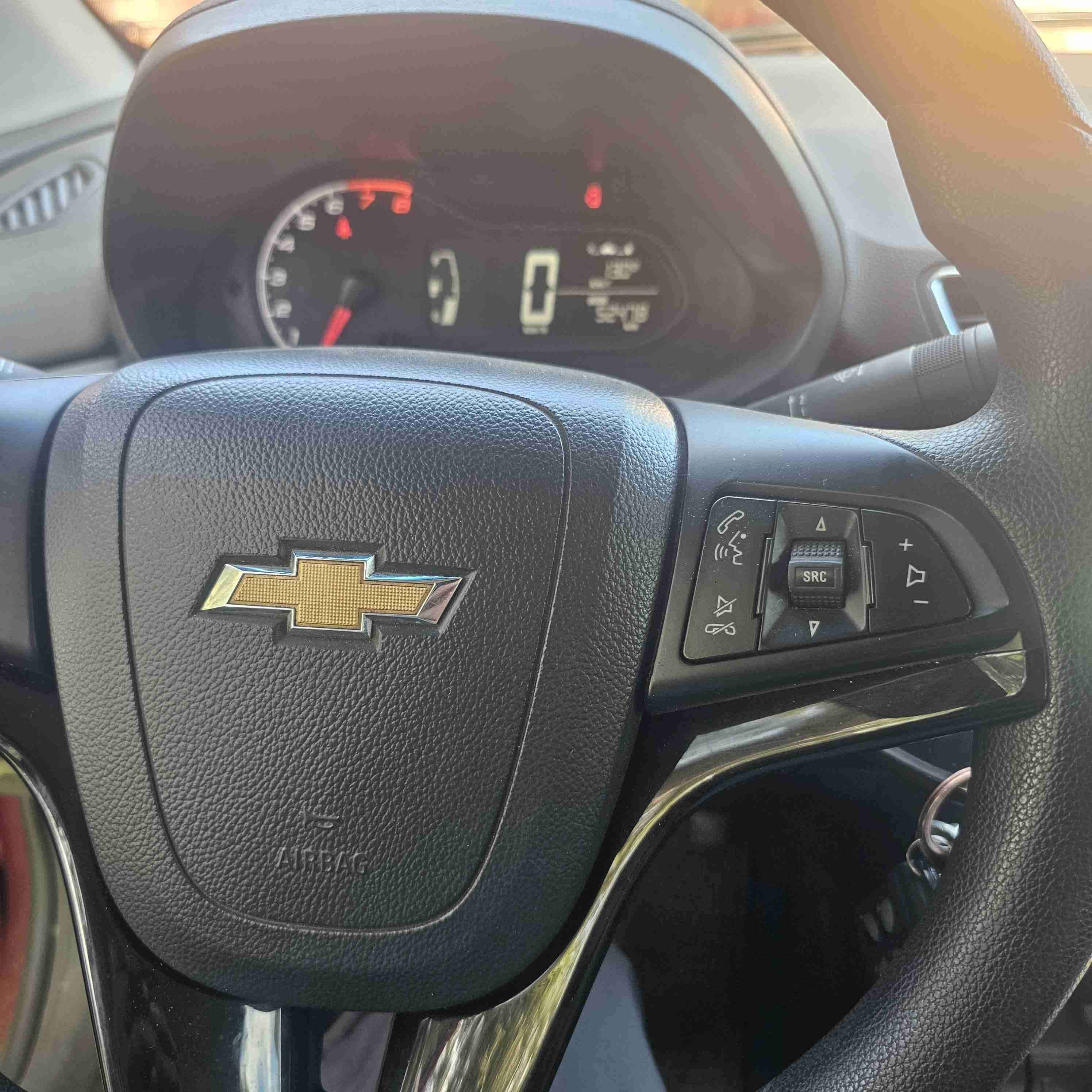 Auto Chevrolet Prisma rojo - miniatura 6