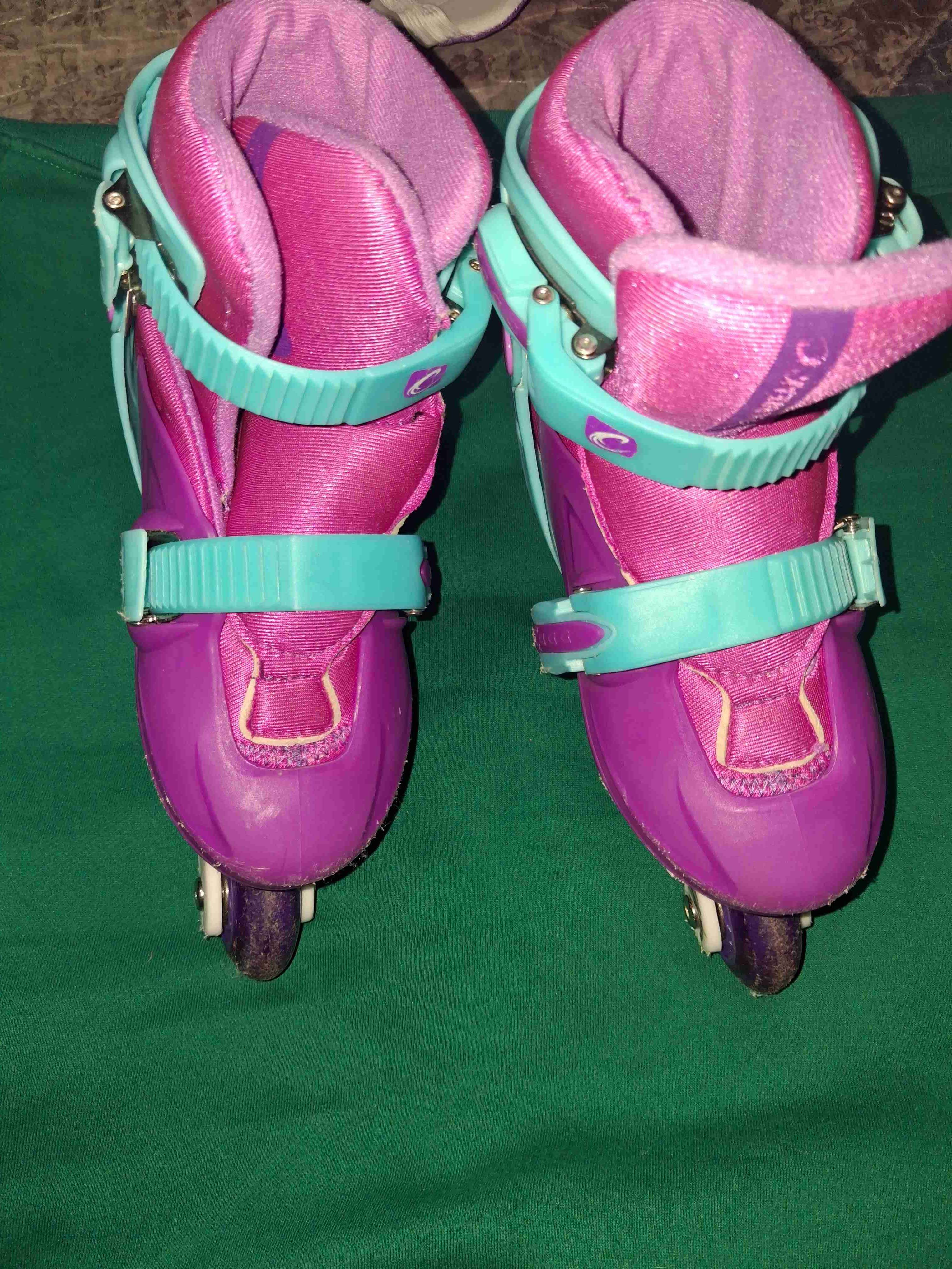 Set de patines morados con luces y casco - miniatura 2