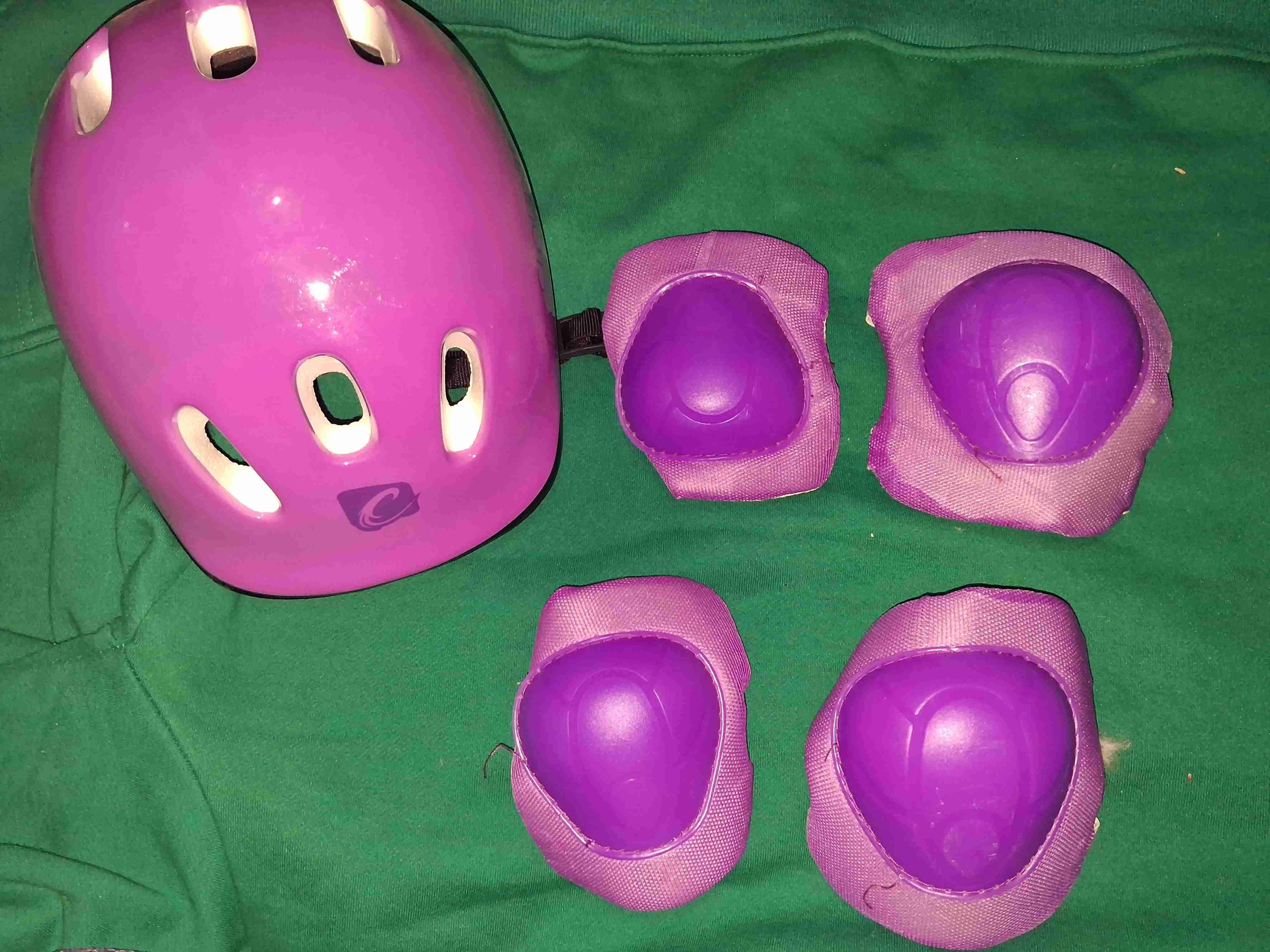 Set de patines morados con luces y casco - miniatura 3