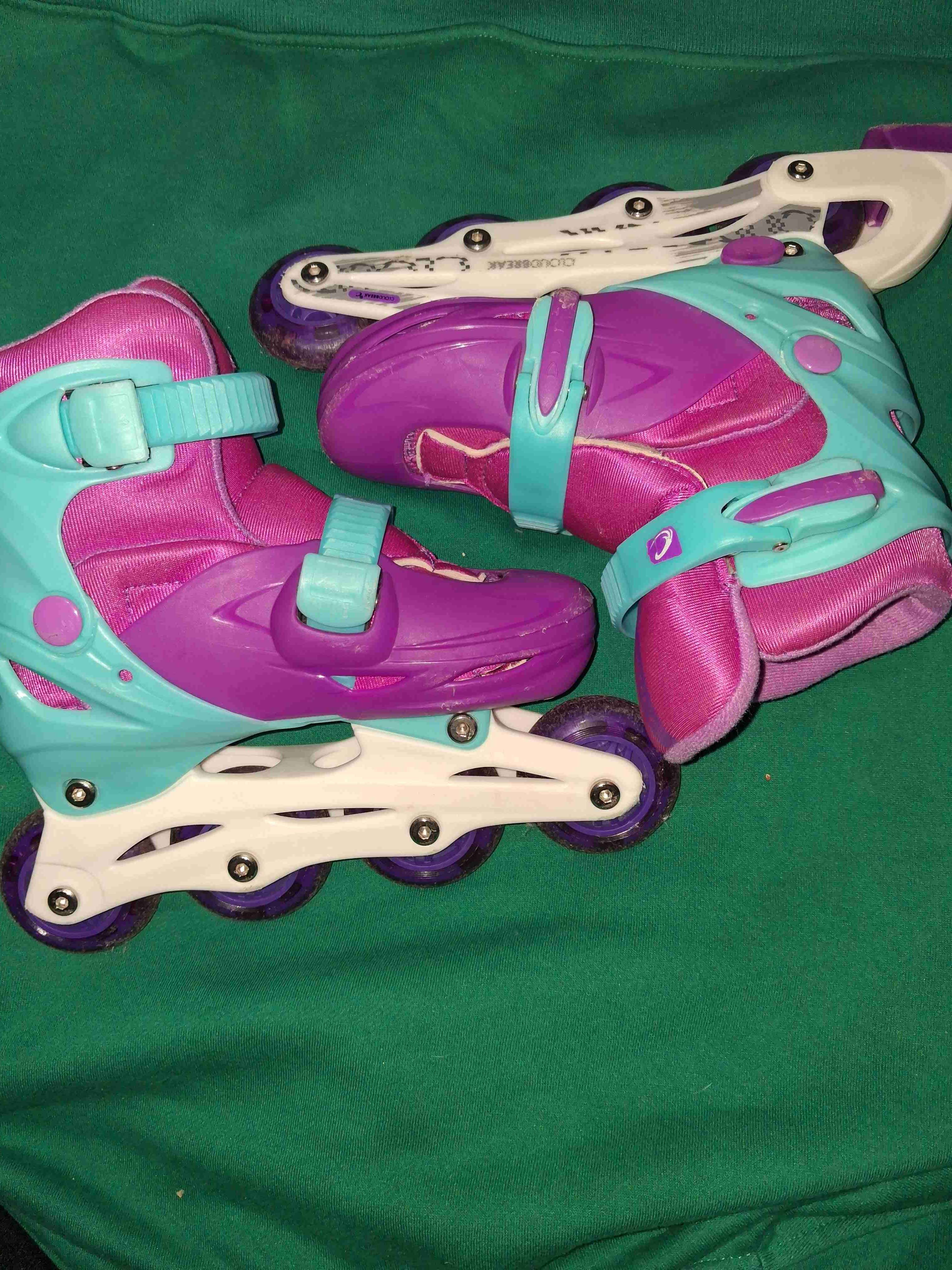 Set de patines morados con luces y casco - miniatura 4