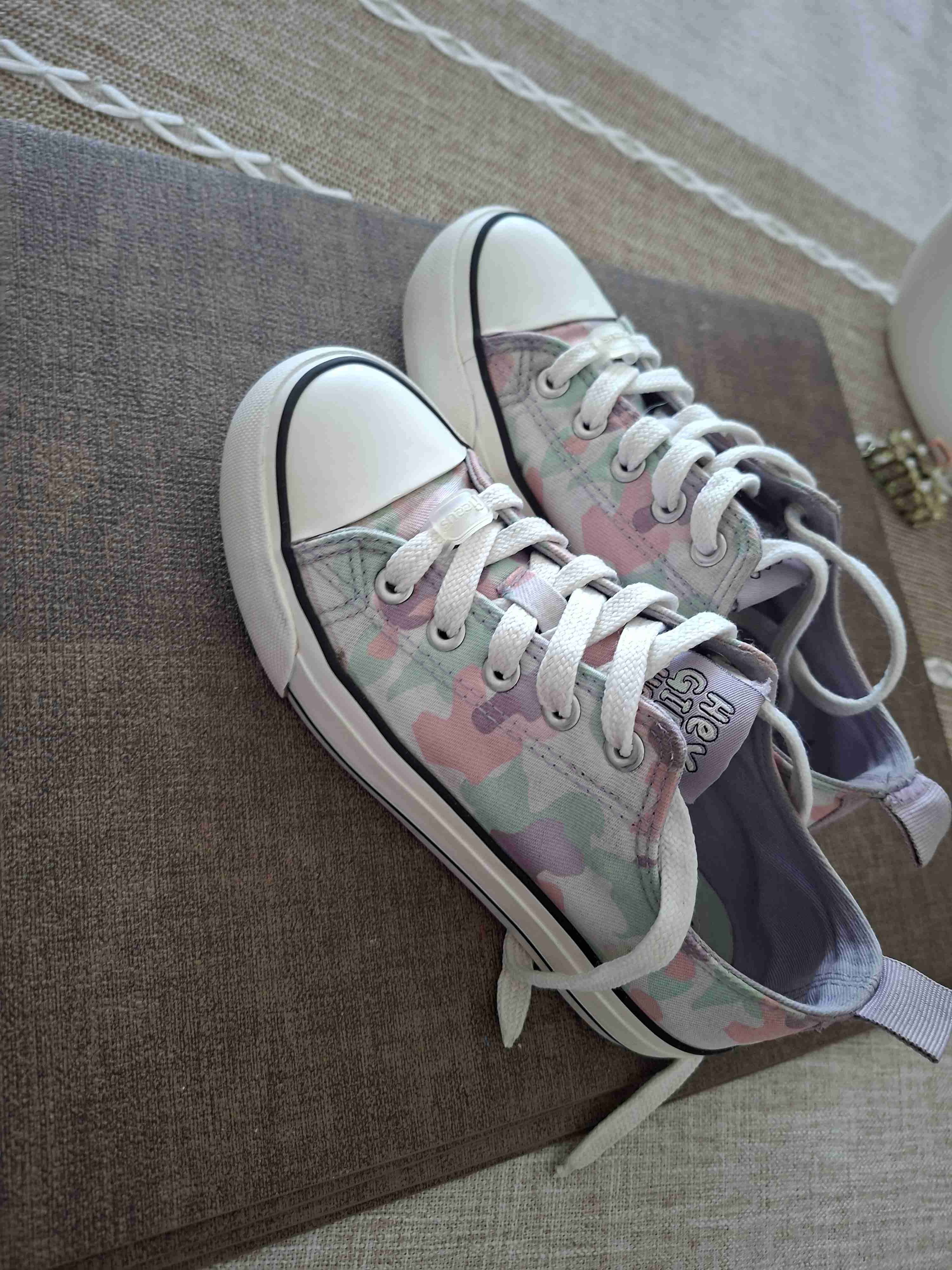 Zapatillas de niña marca Ficcus. - miniatura 1